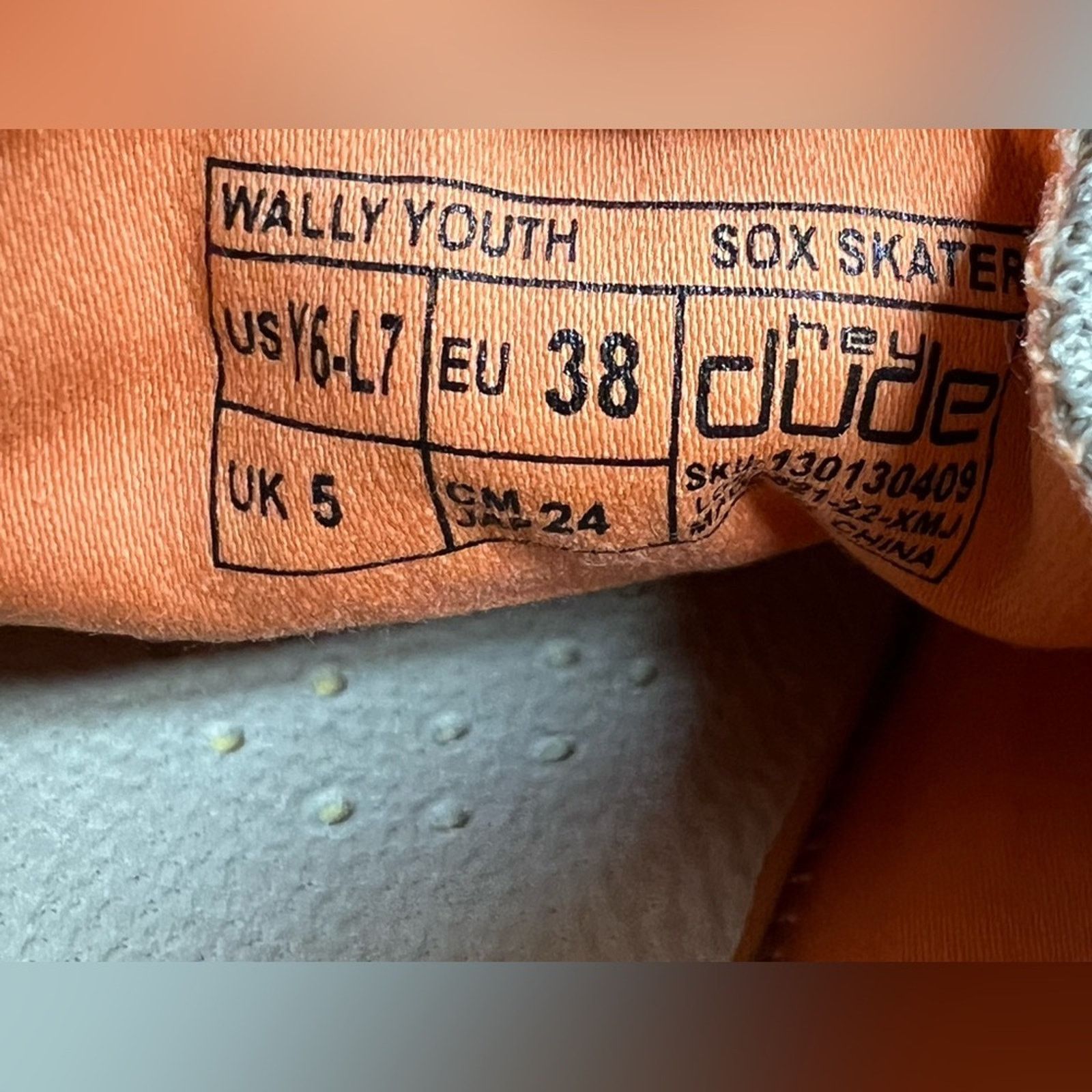 Other NEW Hey Dude Wally Youth 6 WOMEN’S 7 Sox Skater Shoes Size US 7 / IT 37 - 7 Thumbnail