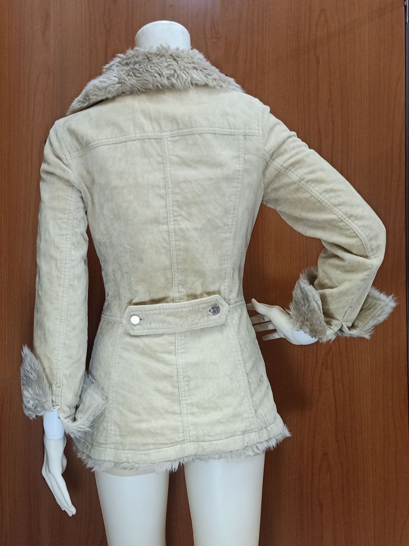Burberry BURBERRY Blue Label Fur Beige Winter Wear Jacket Parka Size XS / US 0-2 / IT 36-38 - 3 Thumbnail