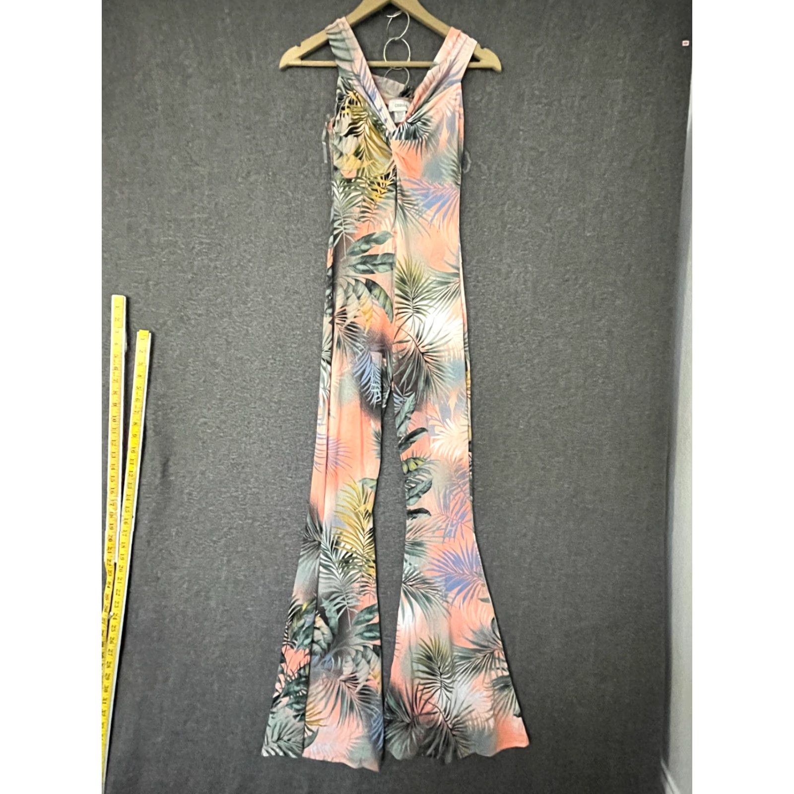 Vintage Codigo Women's Romper Hawaii S Ivory Hawaiian Graphic Leaves Tropical Sleeveless Pockets Straps Slim Flared Hem 33 In Inseam Summer Spring Size 28" / US 6 / IT 42 - 2 Thumbnail