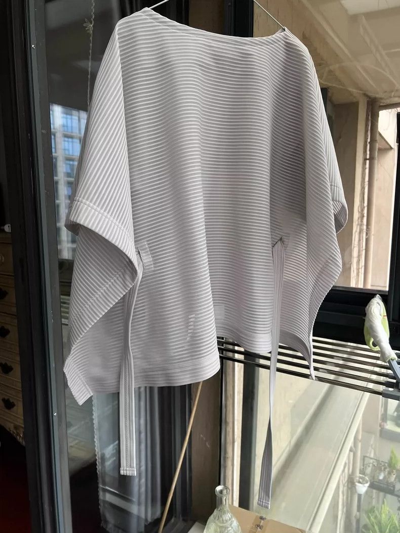 Issey Miyake Issey Miyake size:3 Grey cloak, drawstring, short-sleeved Size XS / US 0-2 / IT 36-38 - 2 Thumbnail