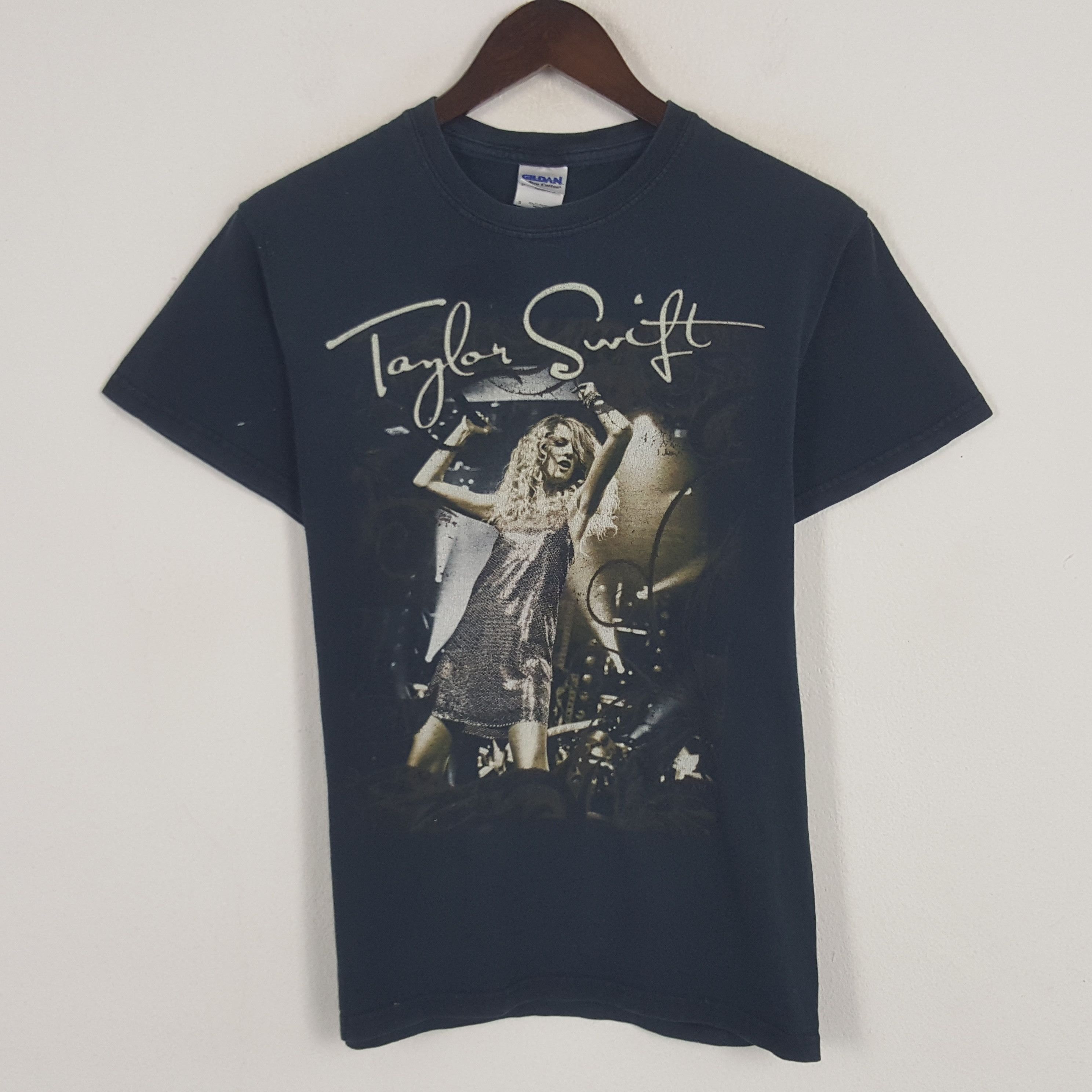 Band Tees × Vintage Vintage Taylor Swift American Singer Rock Tour Tshirt Size US S / EU 44-46 / 1 - 1 Thumbnail