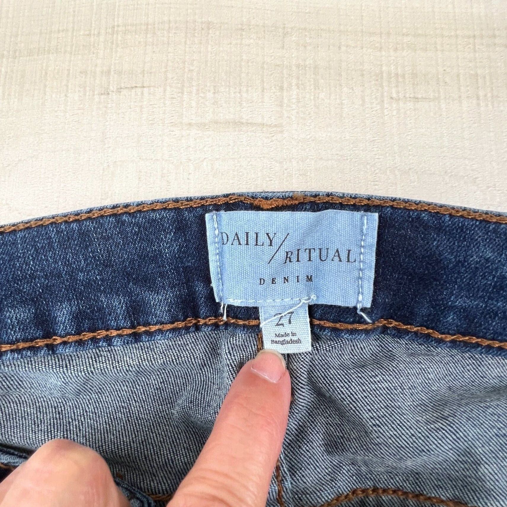 Vintage Daily Ritual Women's 27 Medium Wash Mid Rise Cropped Jeans Blue Frayed Hem Size 27" / US 4 / IT 40 - 4 Thumbnail