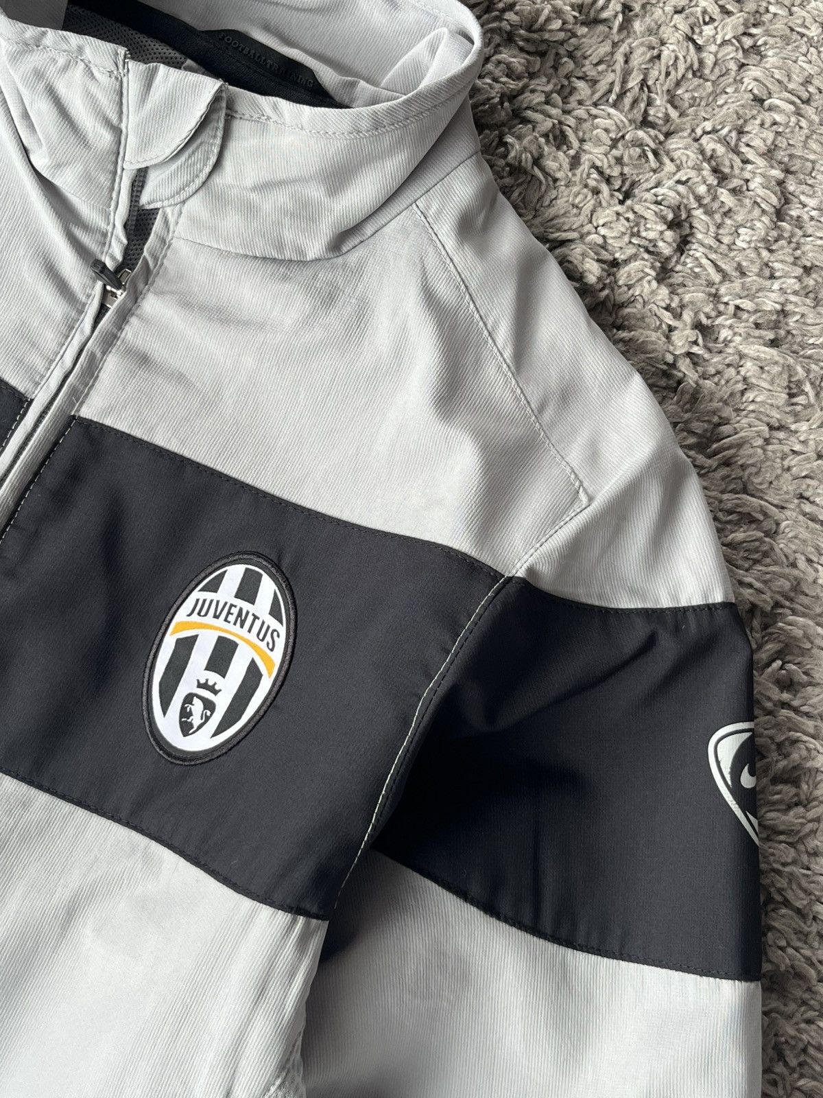 Nike Vintage Nike Light Jacket Soccer football team Juventus Size US S / EU 44-46 / 1 - 5 Thumbnail