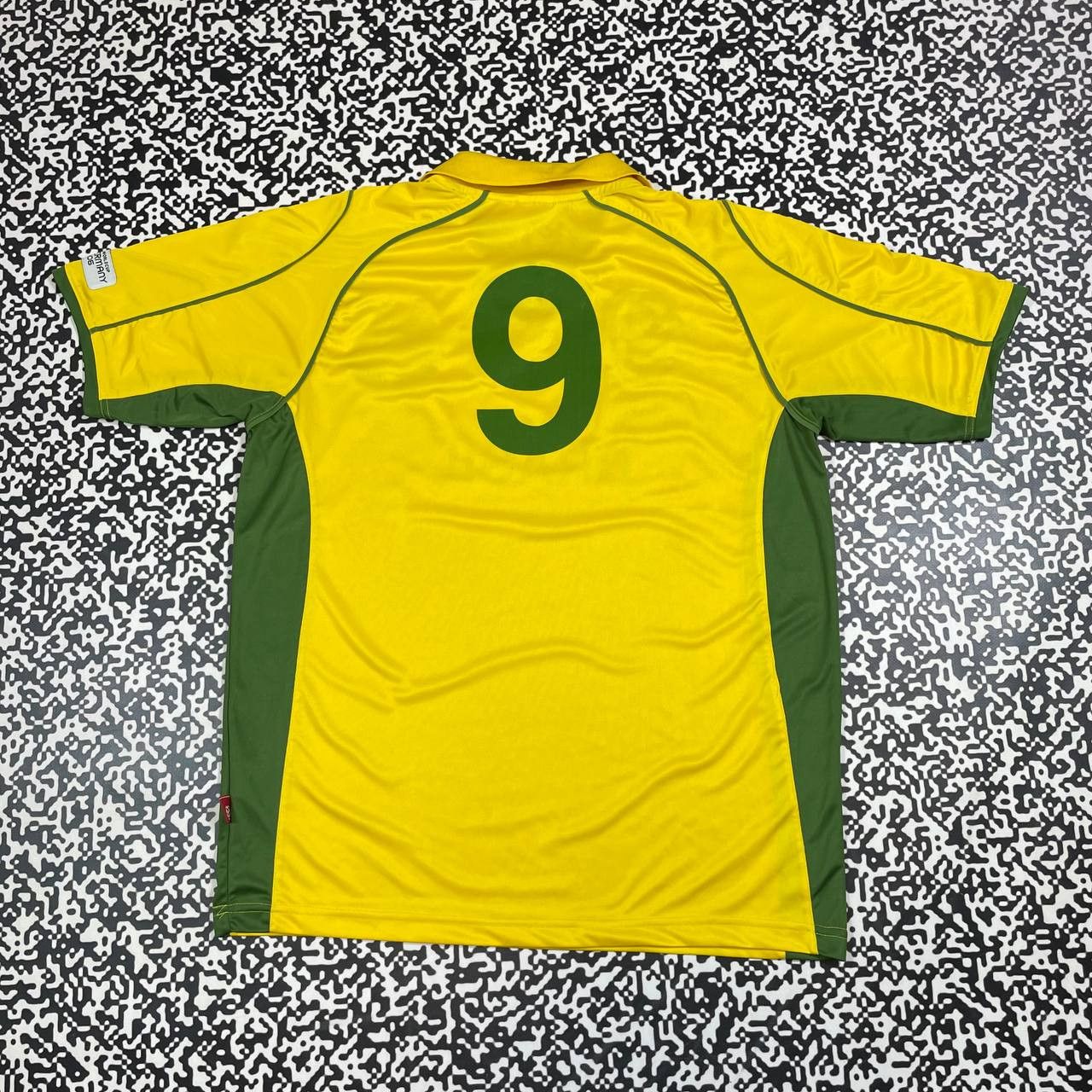 Vintage Vintage Y2K Brasil 9 Ronaldo Retro Soccer Jersey World Cup Size US L / EU 52-54 / 3 - 2 Thumbnail