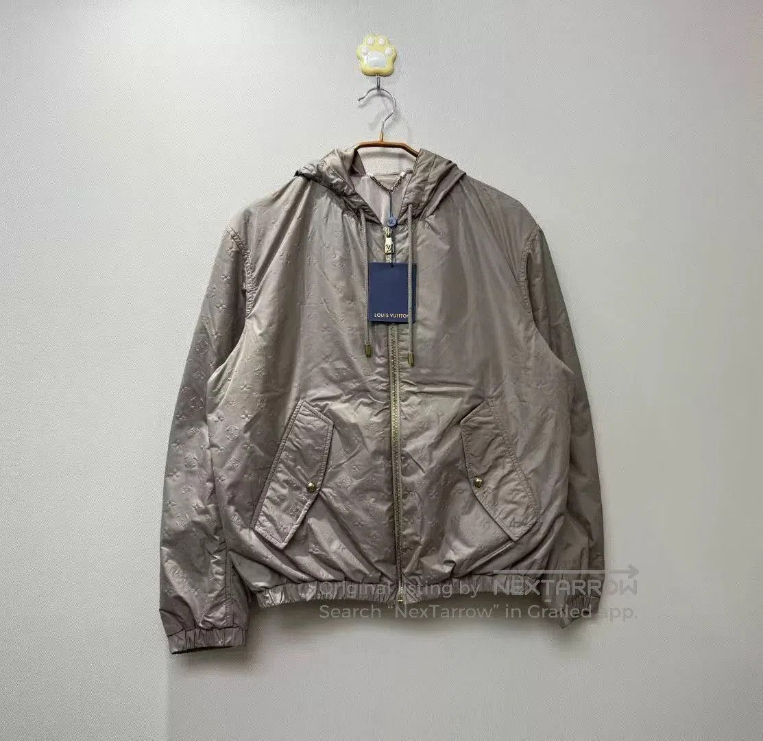 Louis Vuitton Louis Vuitton Khaki Embossed Logo Windbreaker. Size US S / EU 44-46 / 1 - 1 Thumbnail