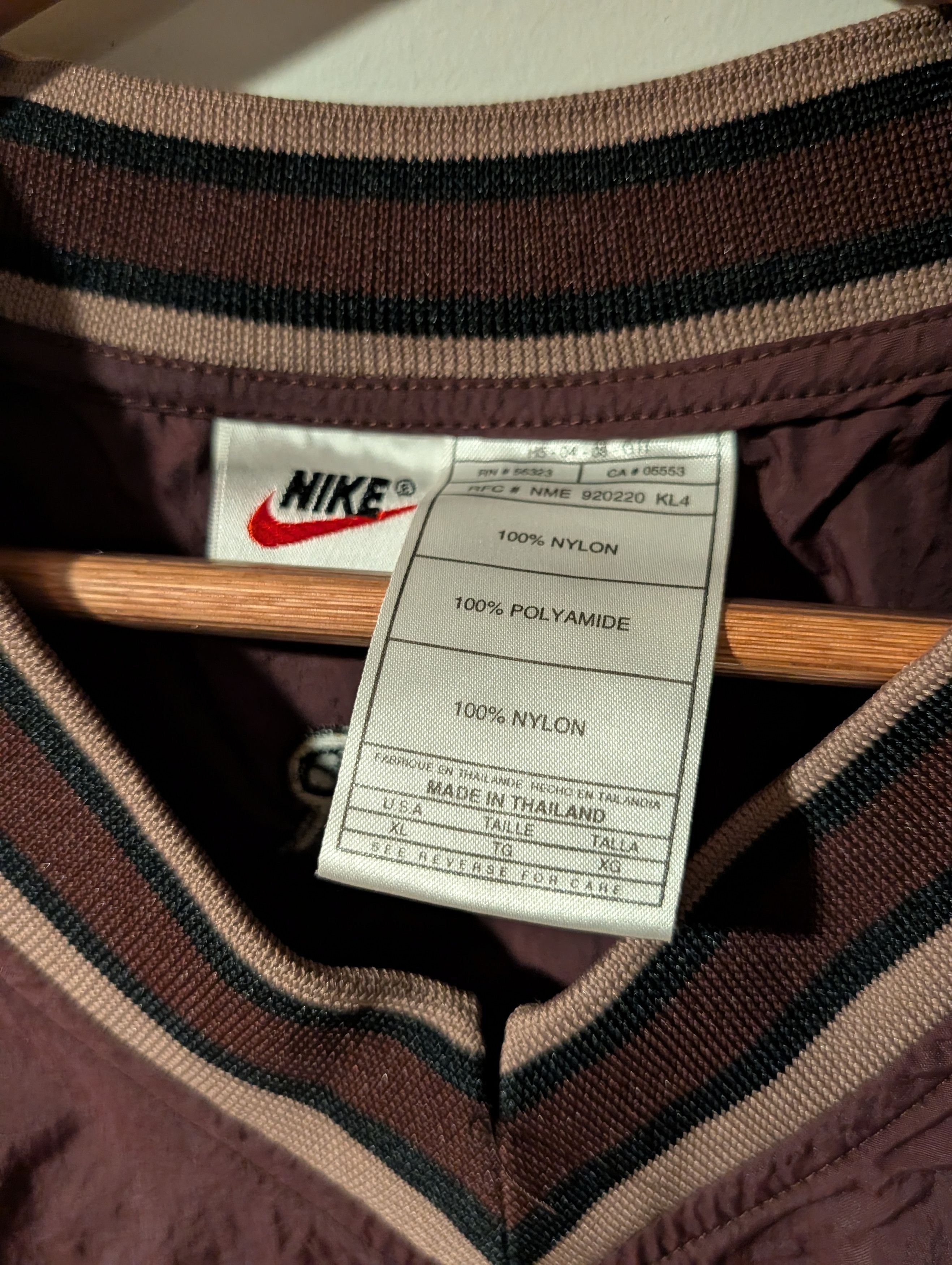 Nike VTG Nike Windbreaker Pullover V-Neck Oversized Swoosh XL Size US XL / EU 56 / 4 - 3 Thumbnail