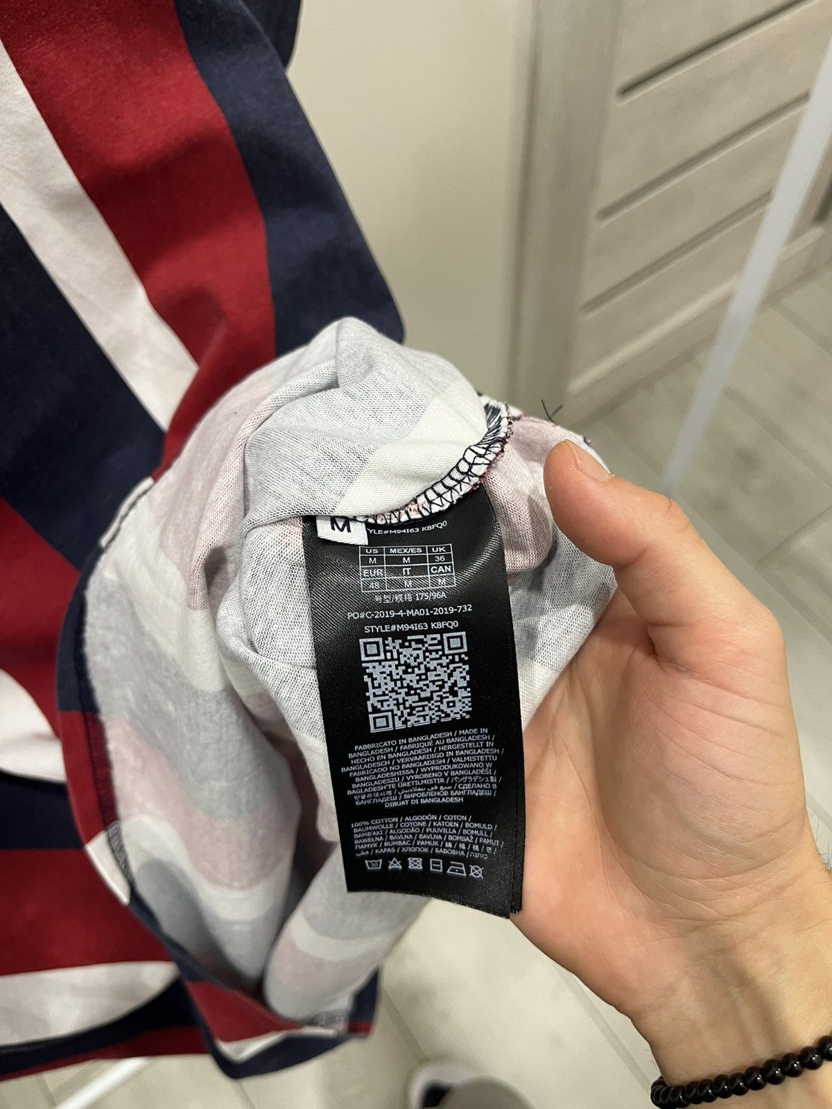 Guess Guess Tshirt embodied size M Size US M / EU 48-50 / 2 - 5 Thumbnail