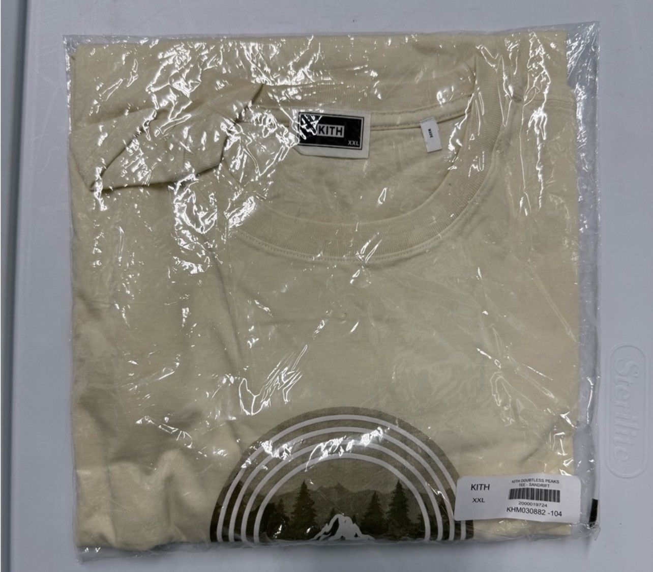 Kith Kith Doubtless Peaks Tee T-Shirt in Sandrift Men’s Size XXL Size US XXL / EU 58 / 5 - 5 Thumbnail