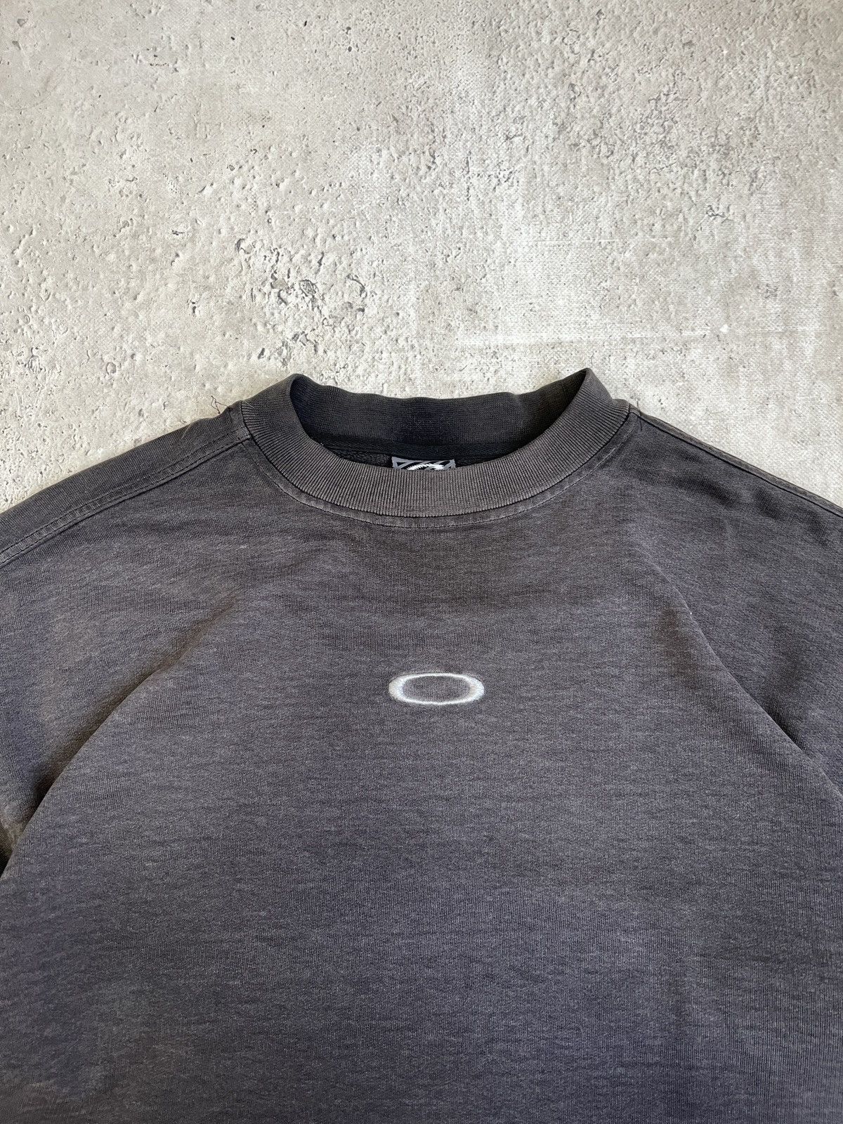 Oakley Oakley rare 2000s sun faded y2k crewneck sweatshirt Size US XL / EU 56 / 4 - 5 Thumbnail