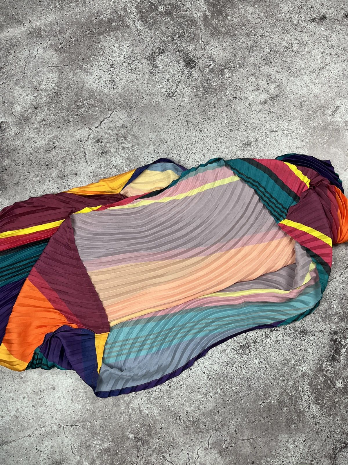 Issey Miyake × Japanese Brand × Pleats Please Issey Miyake Rare🔥Issey Miyake Plated Poncho Top Size XS / US 0-2 / IT 36-38 - 9 Thumbnail