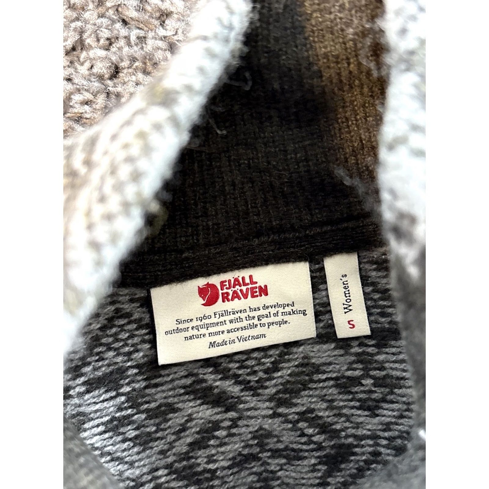 Vintage Fjallraven Cardigan Womens S Gray Wool Zip Fair Isle Mock Neck Full Zip Bre breathable, Moisture Wicking, Long Sleeve, Casual, Travel Women Size S / US 4 / IT 40 - 4 Thumbnail