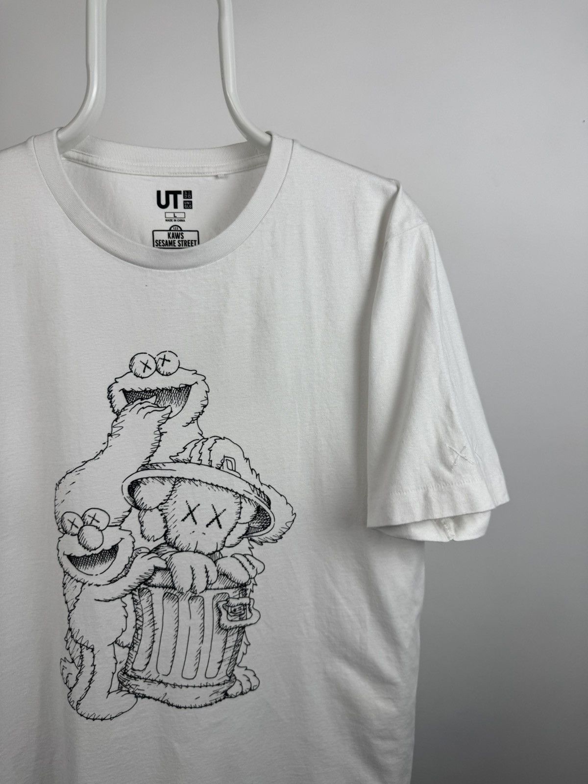 Uniqlo Uniqlo x Kaws Sesame Street Big Logo Tee Size US L / EU 52-54 / 3 - 2 Thumbnail
