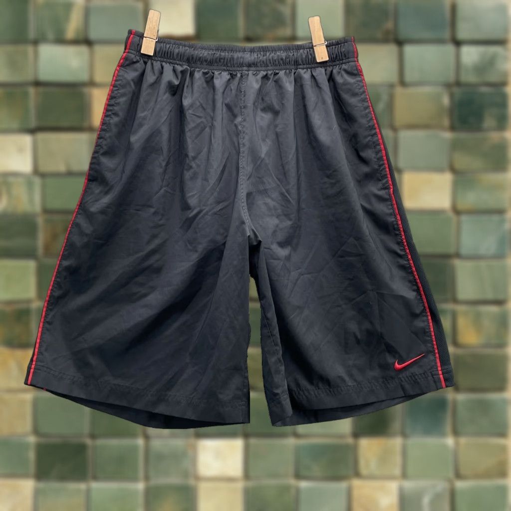 Nike Basketball Shorts Womens XL Black Red 90s Retro Dri-Fit Athletic Sportswear Shorts
