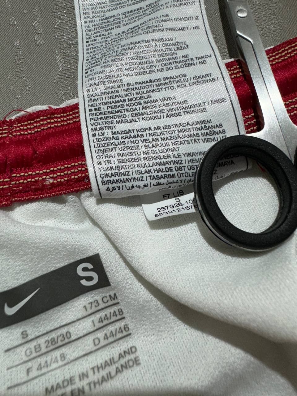 Nike × Vintage VINTAGE NIKE MANCHESTER UNITED SHORTS FOOTBALL SOCCER SIZE S Size US 28 / EU 44 - 7 Thumbnail