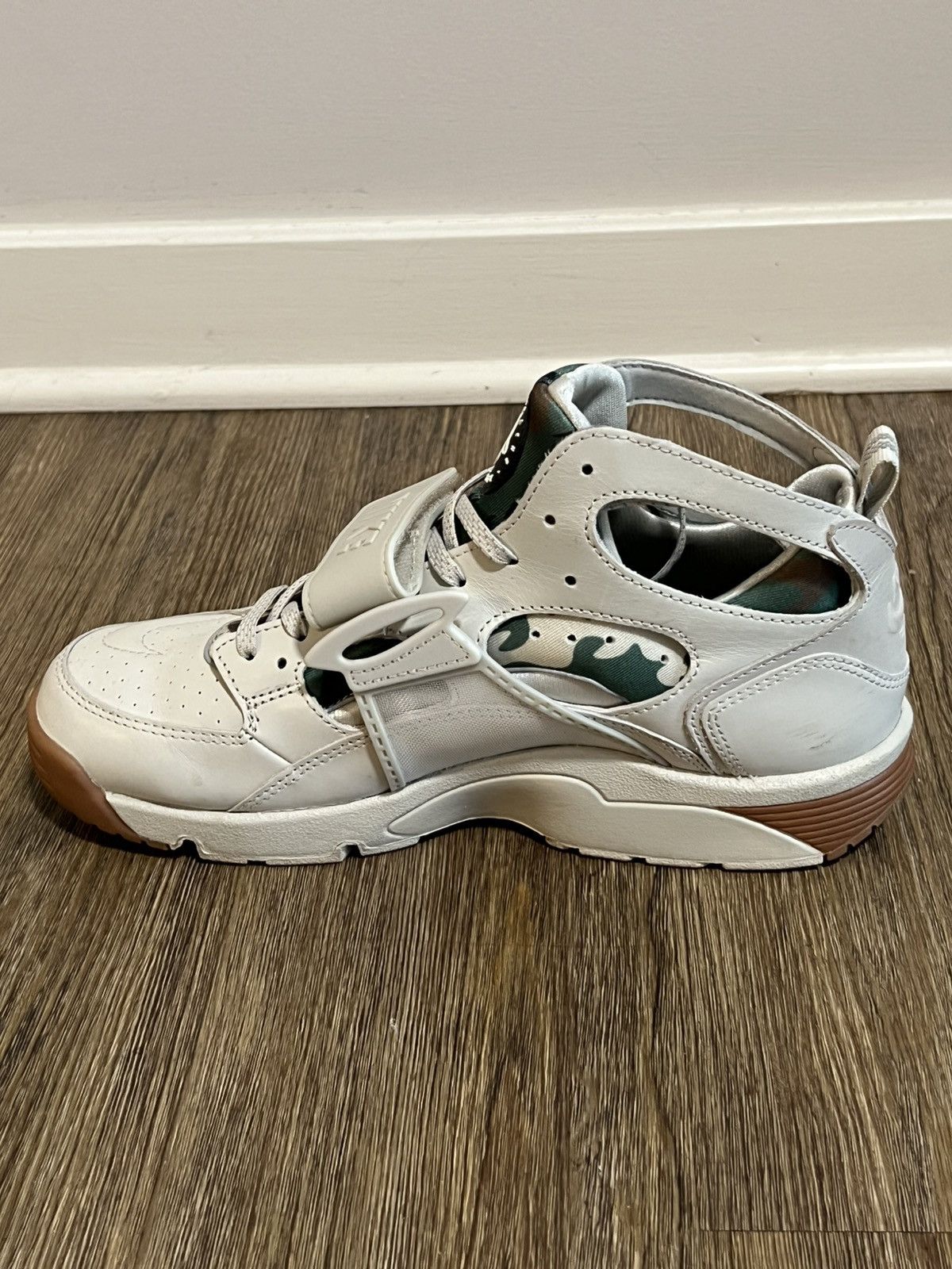 Corteiz × Nike Corteiz Nike Air Trainer Huarache Light Bone Size US 9.5 / EU 42-43 - 7 Thumbnail