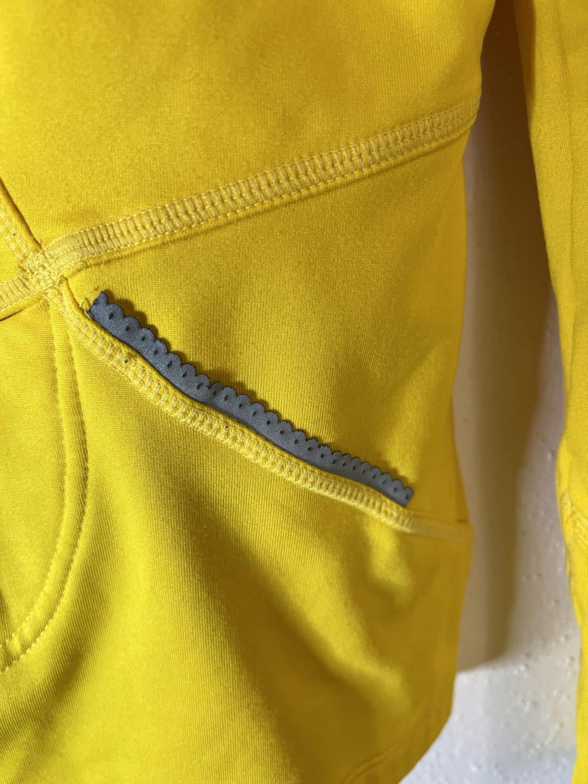Designer Athleta Tech Half Zip Yellow, Medium Run Workout jacket Size M / US 6-8 / IT 42-44 - 9 Thumbnail