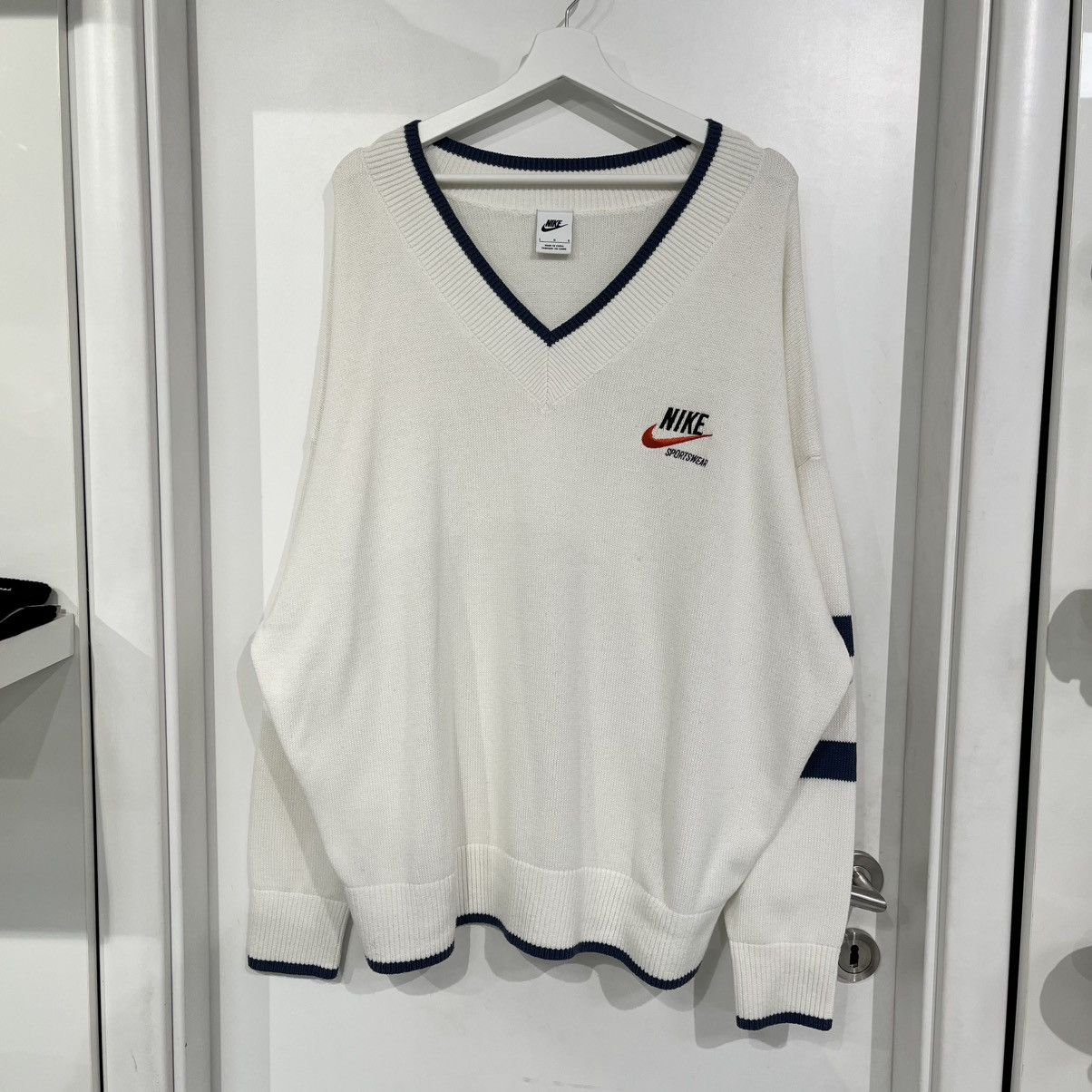 Nike Nike Sportswear Sweater White Size US L / EU 52-54 / 3 - 1 Thumbnail