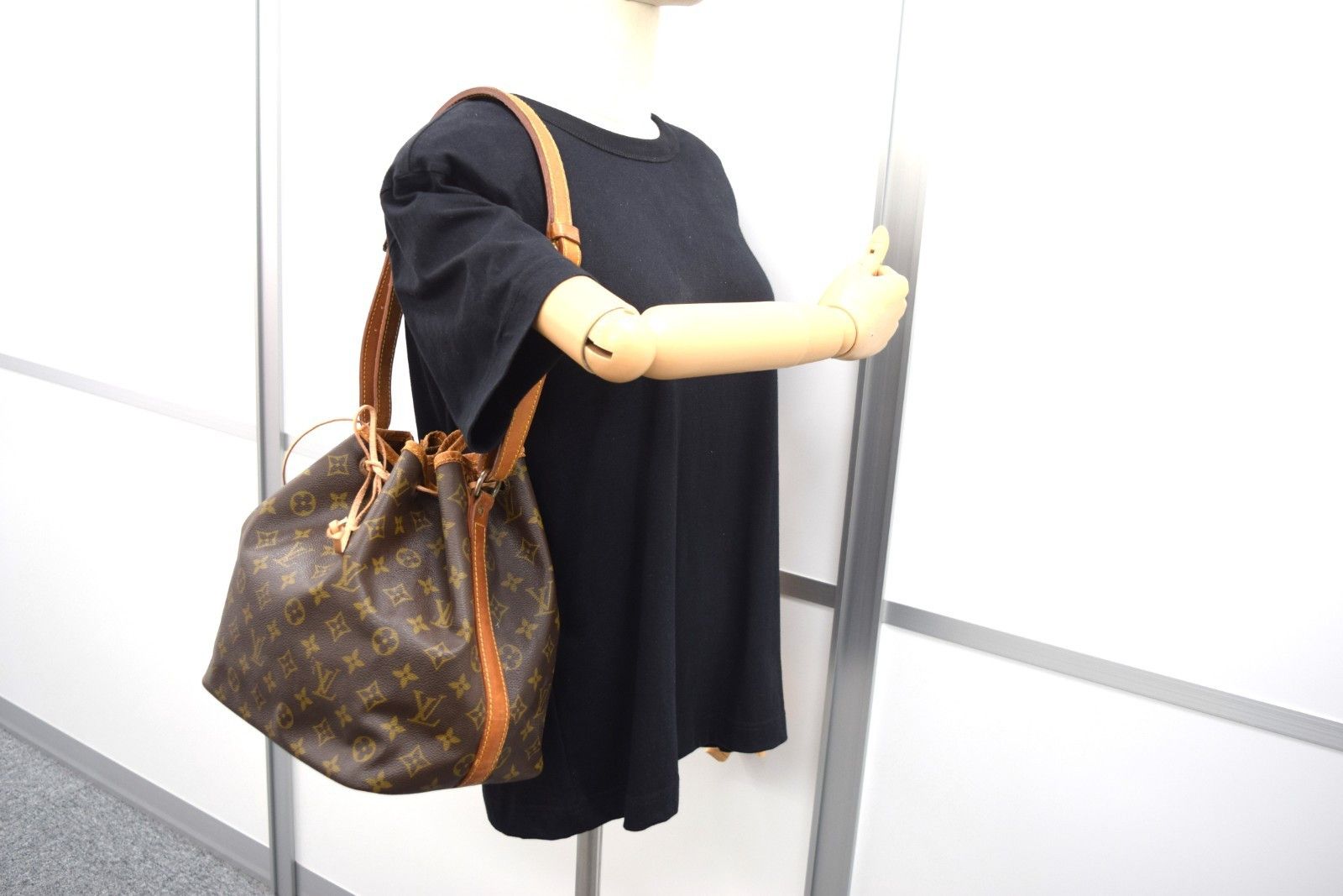 Louis Vuitton Louis Vuitton Petite Noe Shoulder Bag Monogram M42226 Size ONE SIZE - 14 Thumbnail
