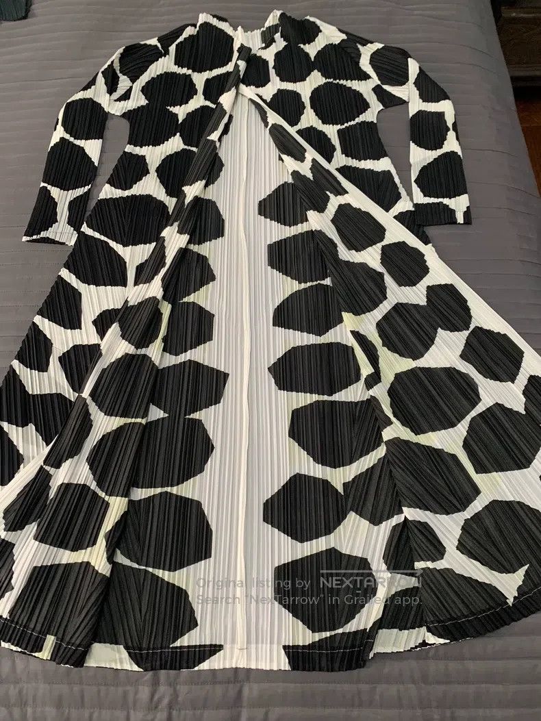 Issey Miyake Issey Miyake Limited-Edition Cow Print Cardigan Size XL / US 12-14 / IT 48-50 - 2 Thumbnail