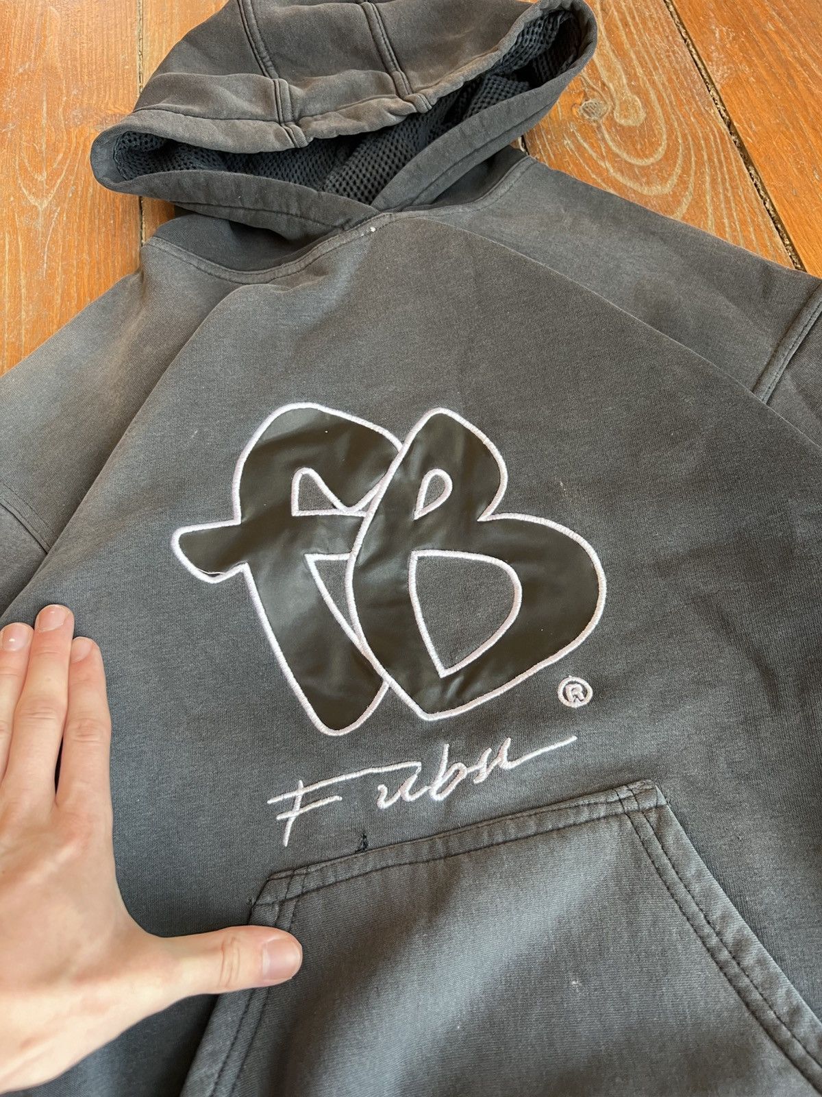 Fubu 90S VINTAGE DISTRESSED FUBU BOXY HOODIE SPELL OUT FADED SZ L Size US L / EU 52-54 / 3 - 3 Thumbnail