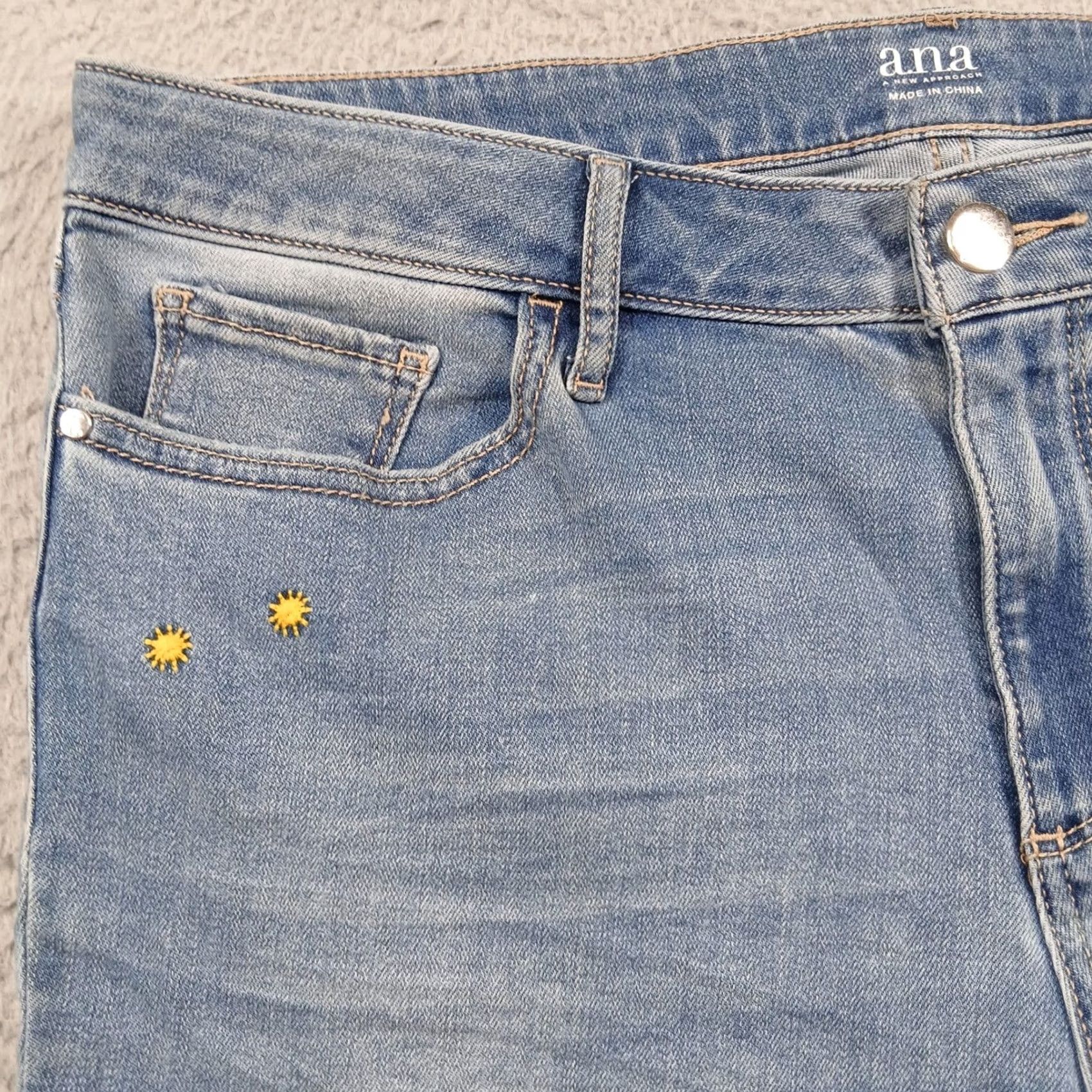Vintage VINTAGE a.n.a Floral Embroidered Jegging Jeans Women 14 Light Wash Raw Hem Boho EUC Size 36" / US 14 / IT 50 - 7 Thumbnail