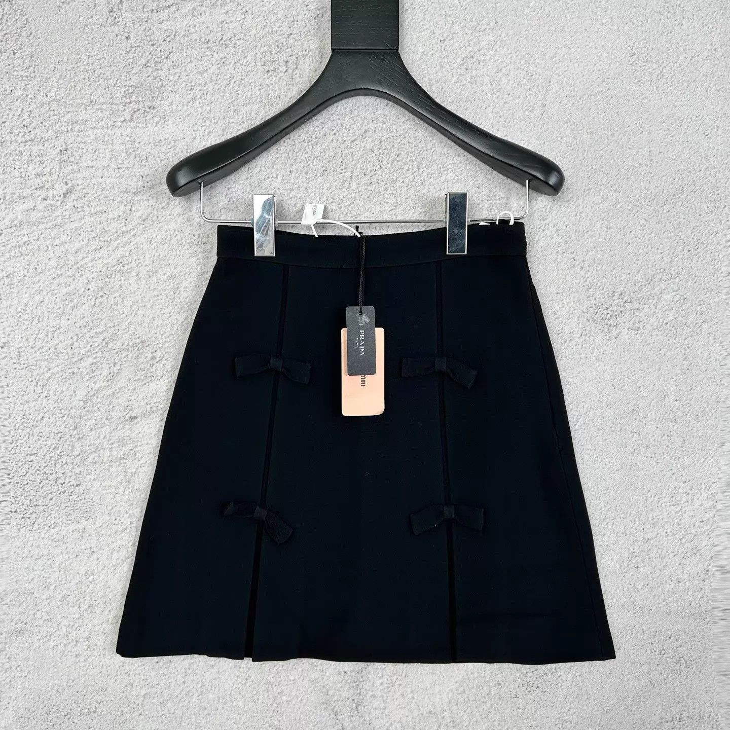 Miu Miu Miu Miu Bow Black Mini Skirt 36 Size 25" / US 0 / IT 36 - 1 Thumbnail
