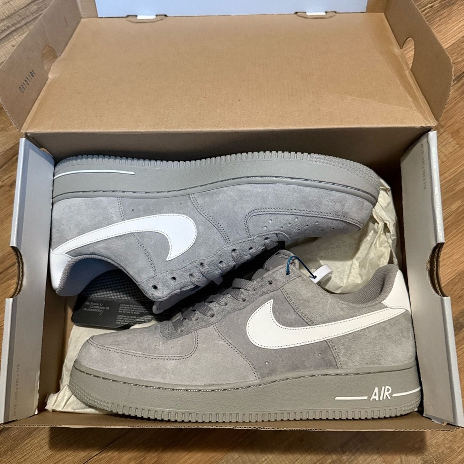 Nike 2011 Nike Air Force 1 Suede '07 'Medium Grey White' Size US 10 / EU 43 - 8 Thumbnail