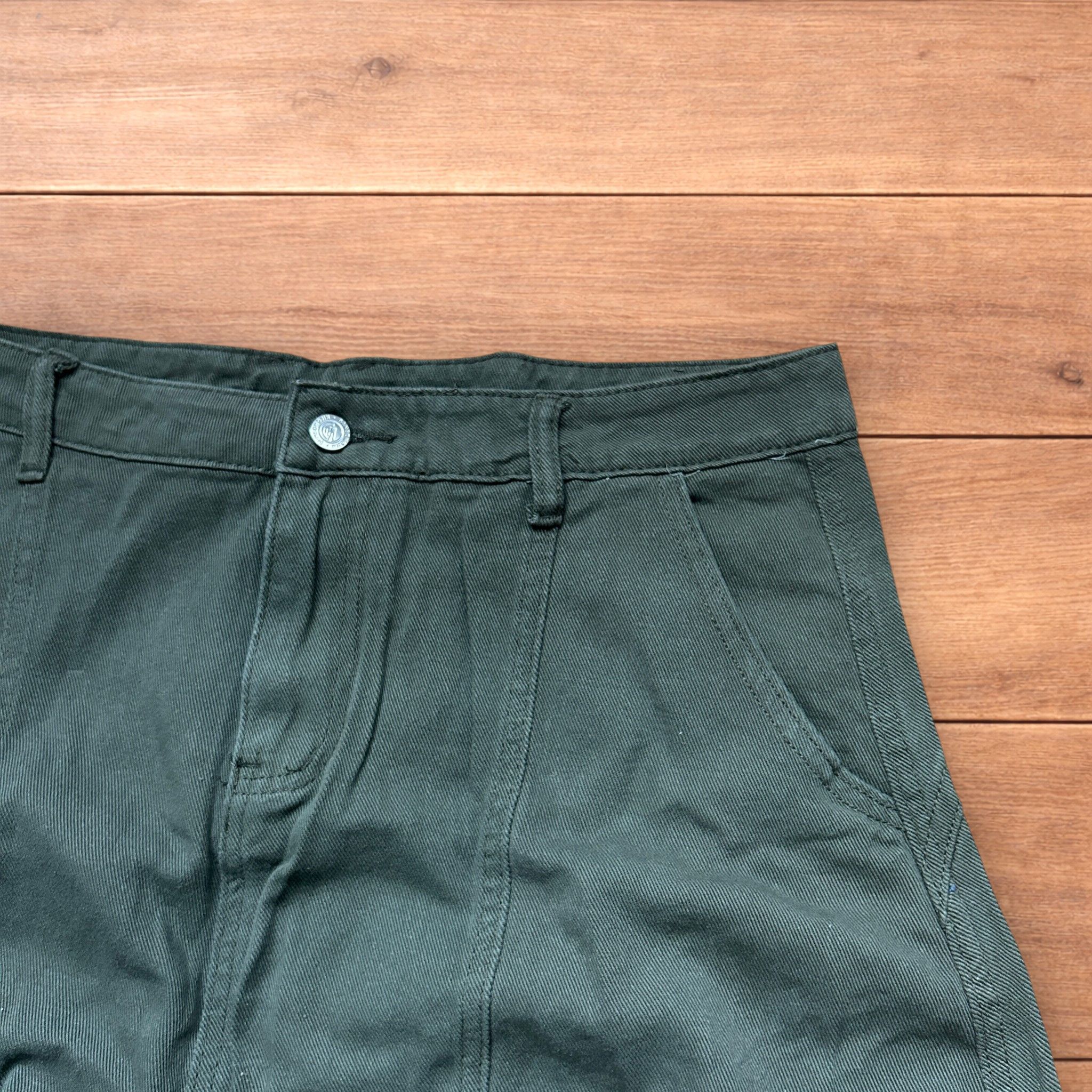 Japanese Brand Vintage Military style baggy wide cargo trousers in khaki. Size US 34 / EU 50 - 3 Thumbnail