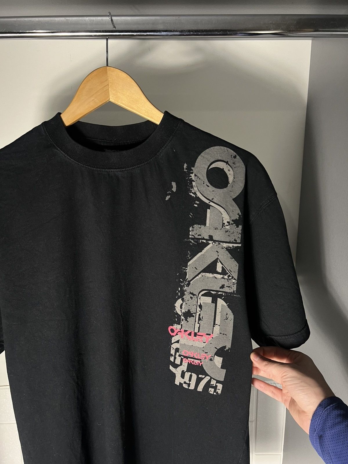 Oakley VINTAGE OAKLEY ART DESIGNER SURF T-SHIRT RETRO SK8 Y2K 90s Size US XL / EU 56 / 4 - 11 Thumbnail