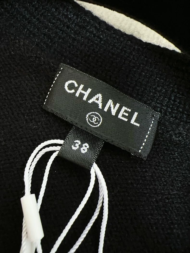 Chanel Chanel 22B black V-neck cashmere knitted dress Size XS / US 0-2 / IT 36-38 - 6 Thumbnail