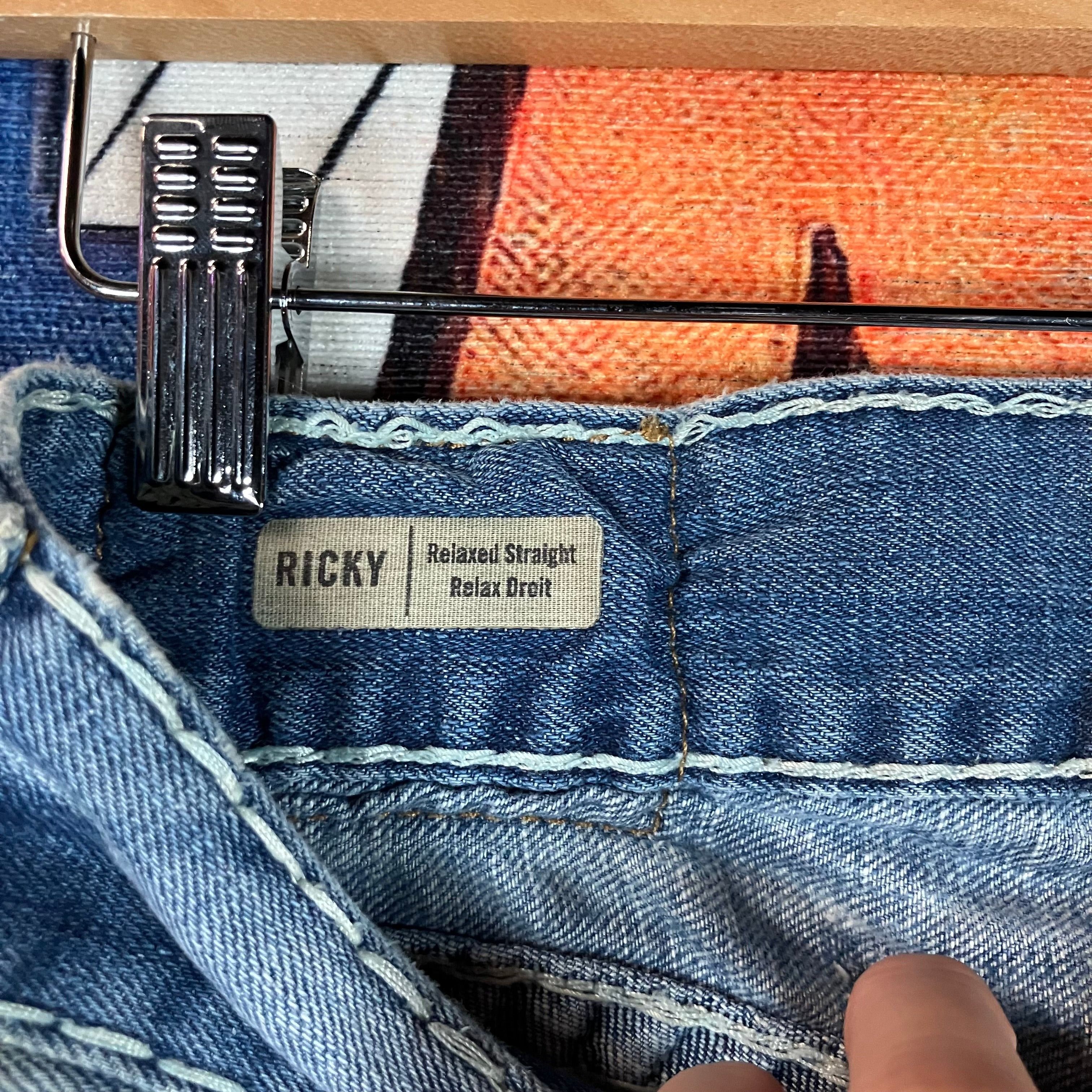 True Religion True Religion Ricky Relaxed Straight Light Washed Denim Size US 30 / EU 46 - 3 Thumbnail