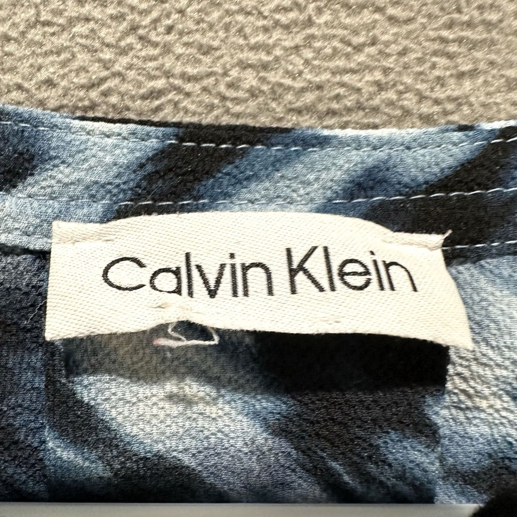 Calvin Klein Calvin Klein Blouse Women Large Blue Black Geometric Flutter Sleeve Split Neck Size L / US 10 / IT 46 - 3 Thumbnail