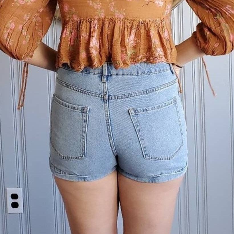 Forever 21 Forever 21 Light Wash Blue Denim High Waist Shorts - 29 Size 29" - 5 Thumbnail