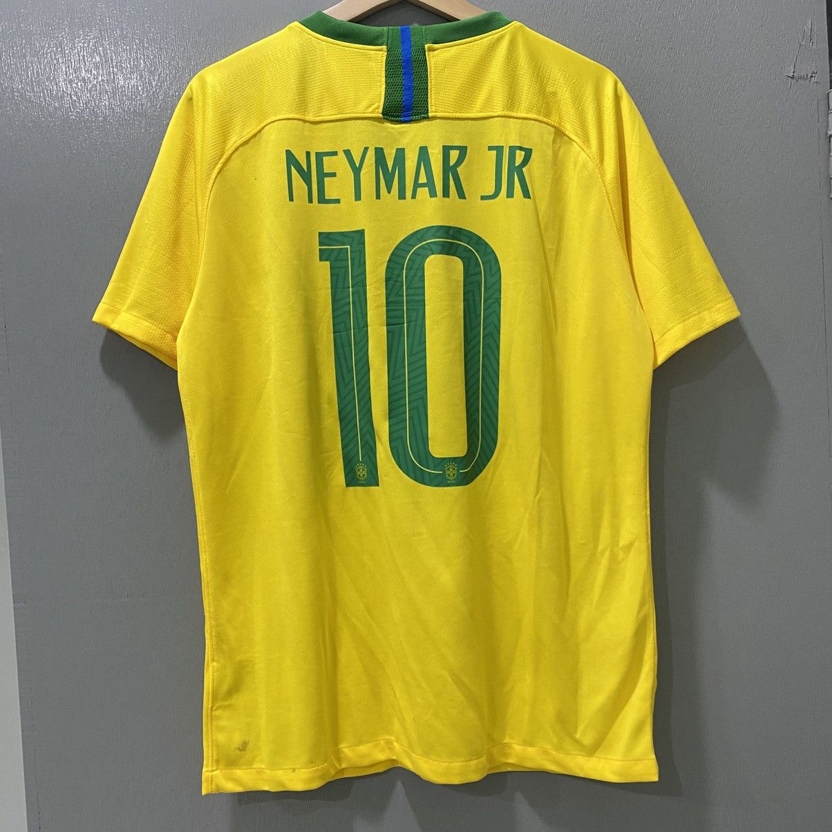 Nike 2018 Brazil Neymar Home Kit NWT Size US L / EU 52-54 / 3 - 2 Thumbnail