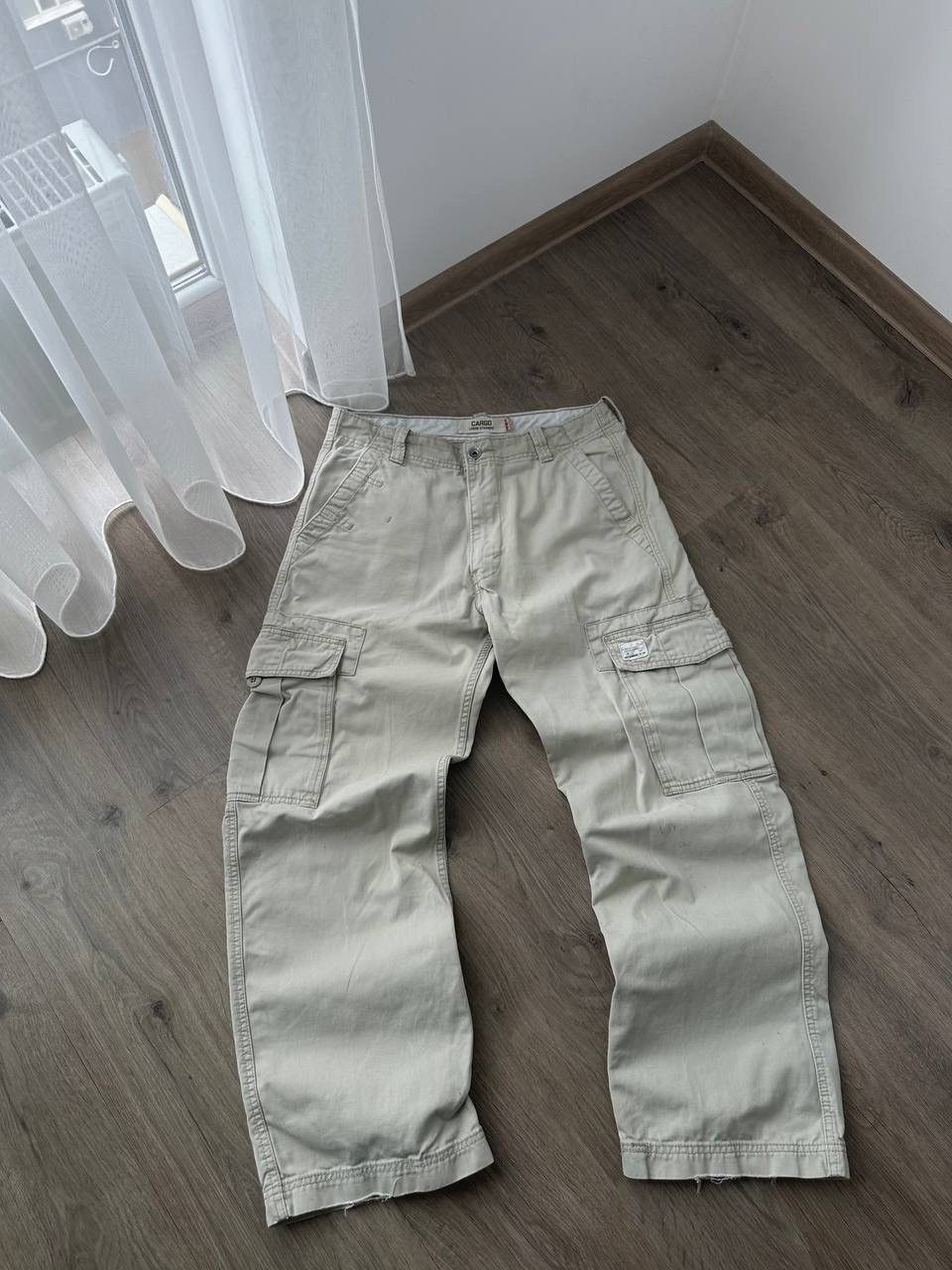 Levi's × Vintage Vintage Levis White Baggy Cargo Pants Size US 33 - 14 Thumbnail