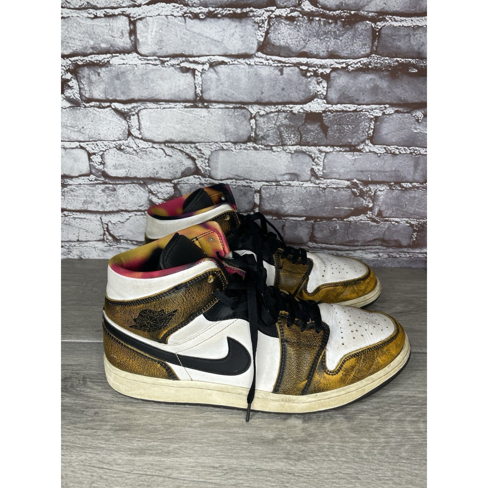 Jordan Brand Air Jordan 1 SE Mid Wear Away Taxi Basketball Shoes Men 13M Size US 13 / EU 46 - 18 Thumbnail