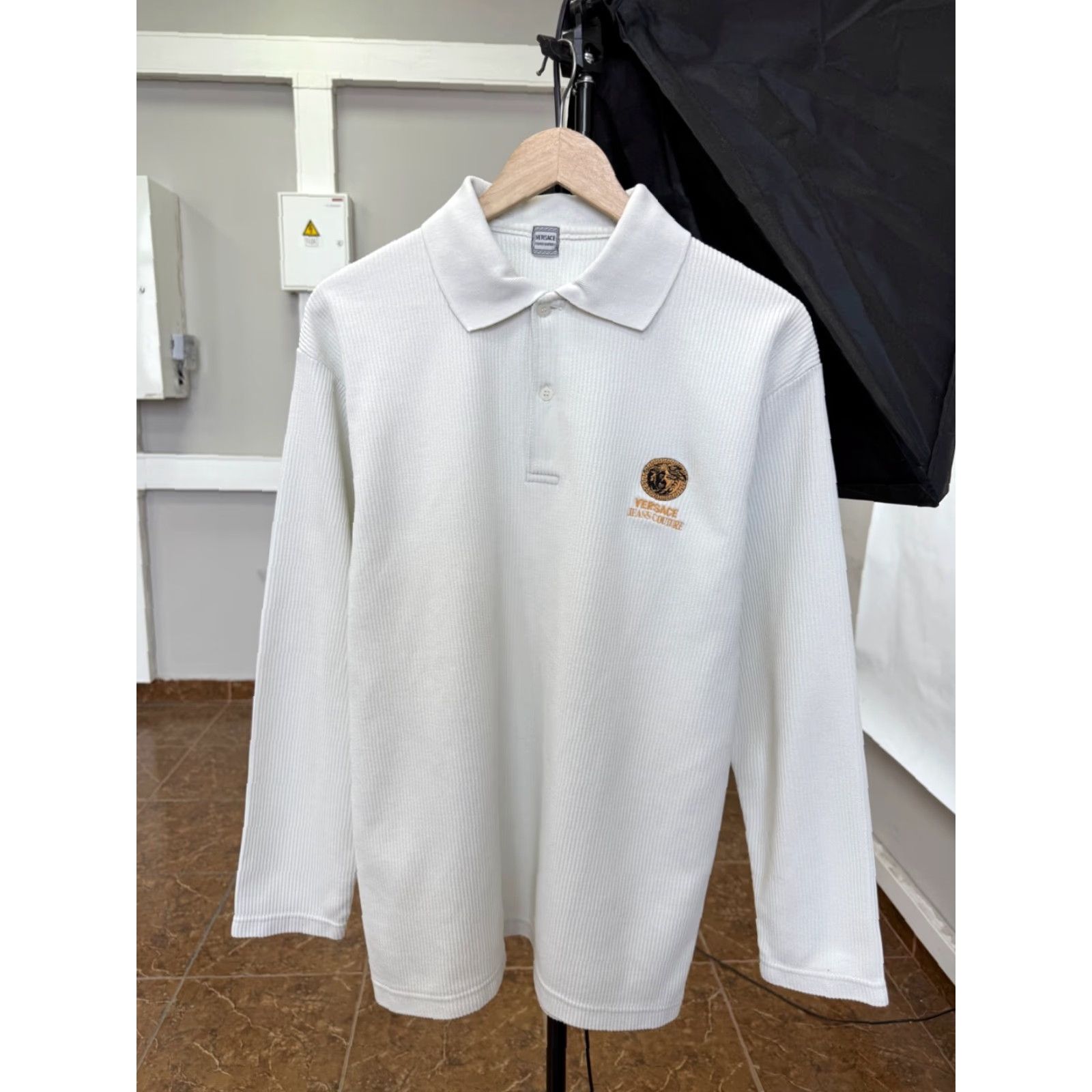 Versace Jeans Couture VINTAGE Versace Jeans Couture Long Sleeve Shirt L White 90s Mens Size US L / EU 52-54 / 3 - 2 Thumbnail