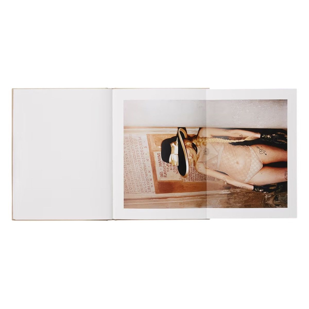 Gucci 1 of 1,000 Gucci x Yorgos Lanthimos Limited Edition Art Book Size ONE SIZE - 13 Thumbnail