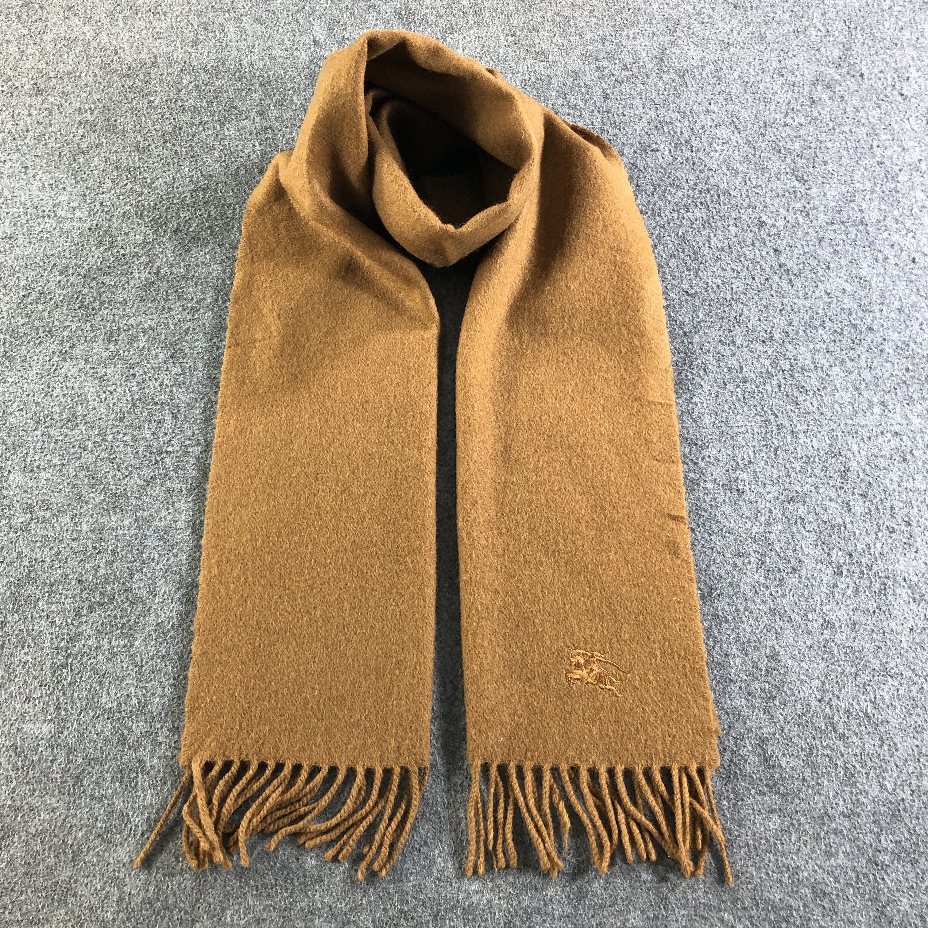 Burberry Burberrys Plain Wool Scarf Muffler Neckwear V2067 Size ONE SIZE - 1 Thumbnail