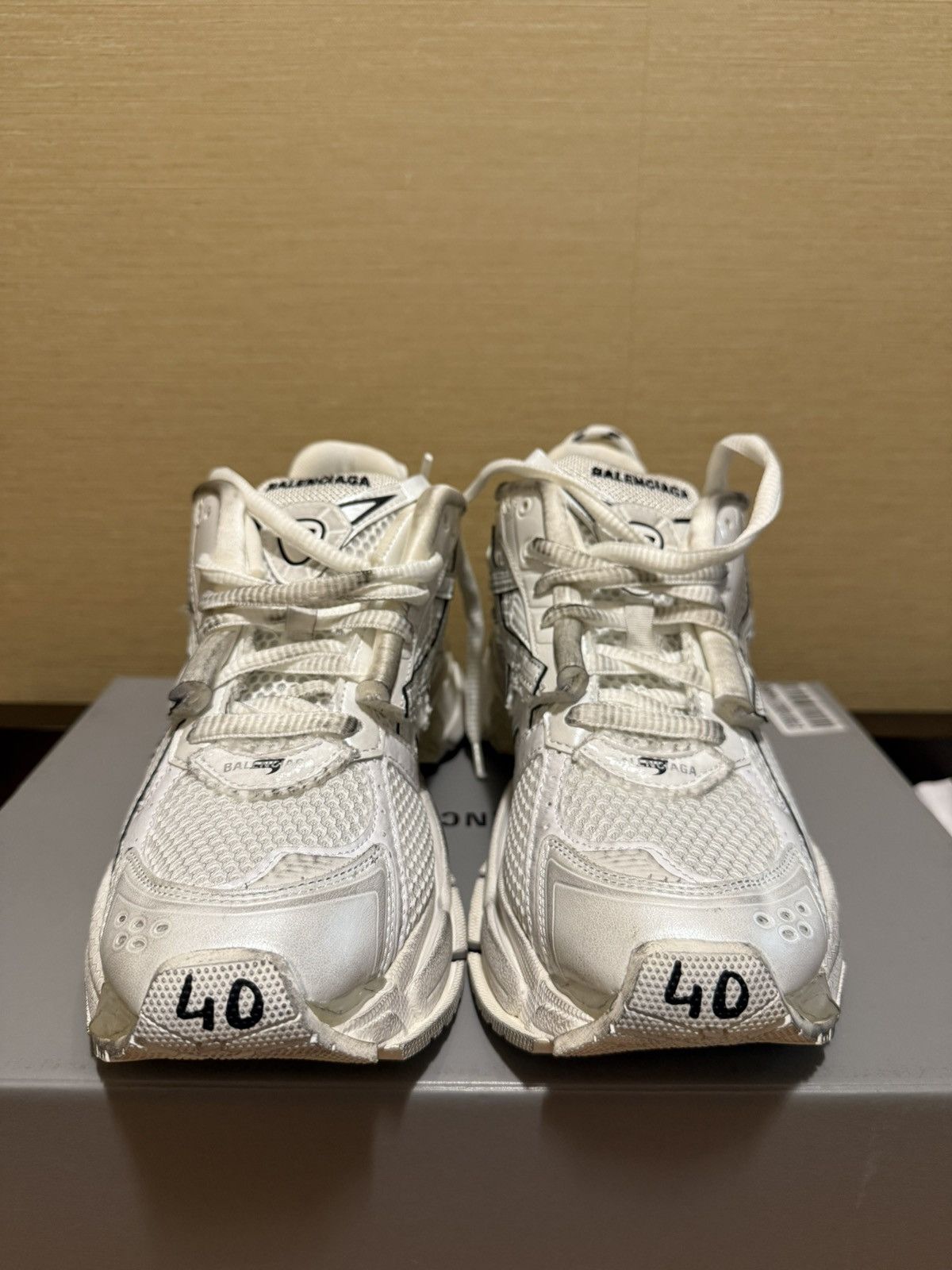 Balenciaga Balenciaga Runner Sneaker White (40) | Grailed