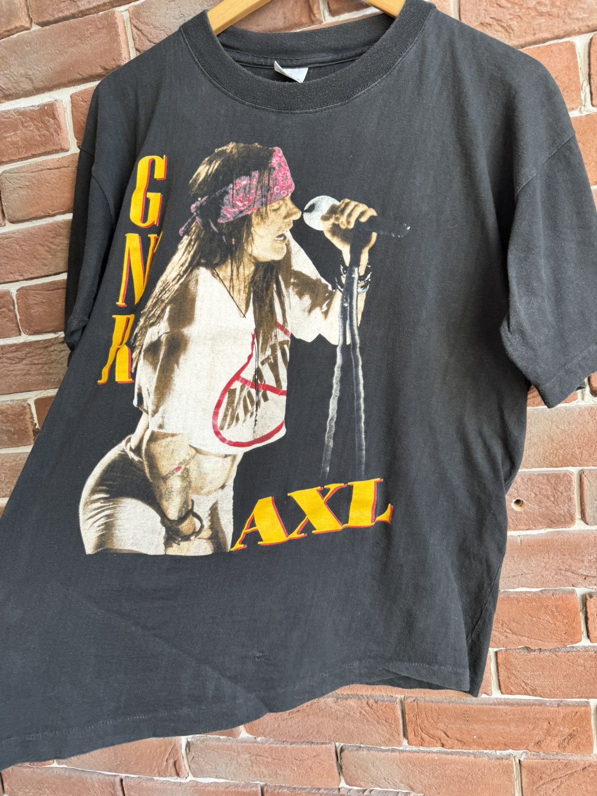 Band Tees Vintage 90s Guns N Roses Axl Rose Rock Band Shirt Black Size US XL / EU 56 / 4 - 2 Thumbnail