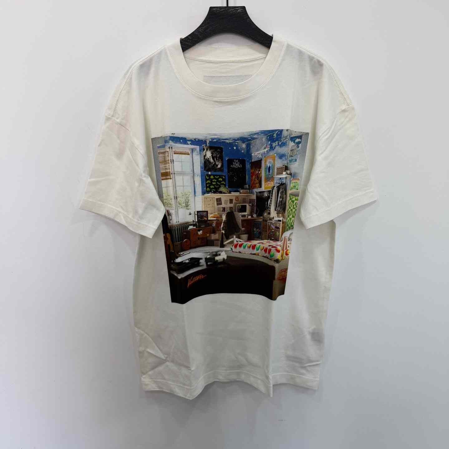 Louis Vuitton Louis Vuitton Printed Graphic White T-Shirt M Women Size M / US 6-8 / IT 42-44 - 1 Thumbnail