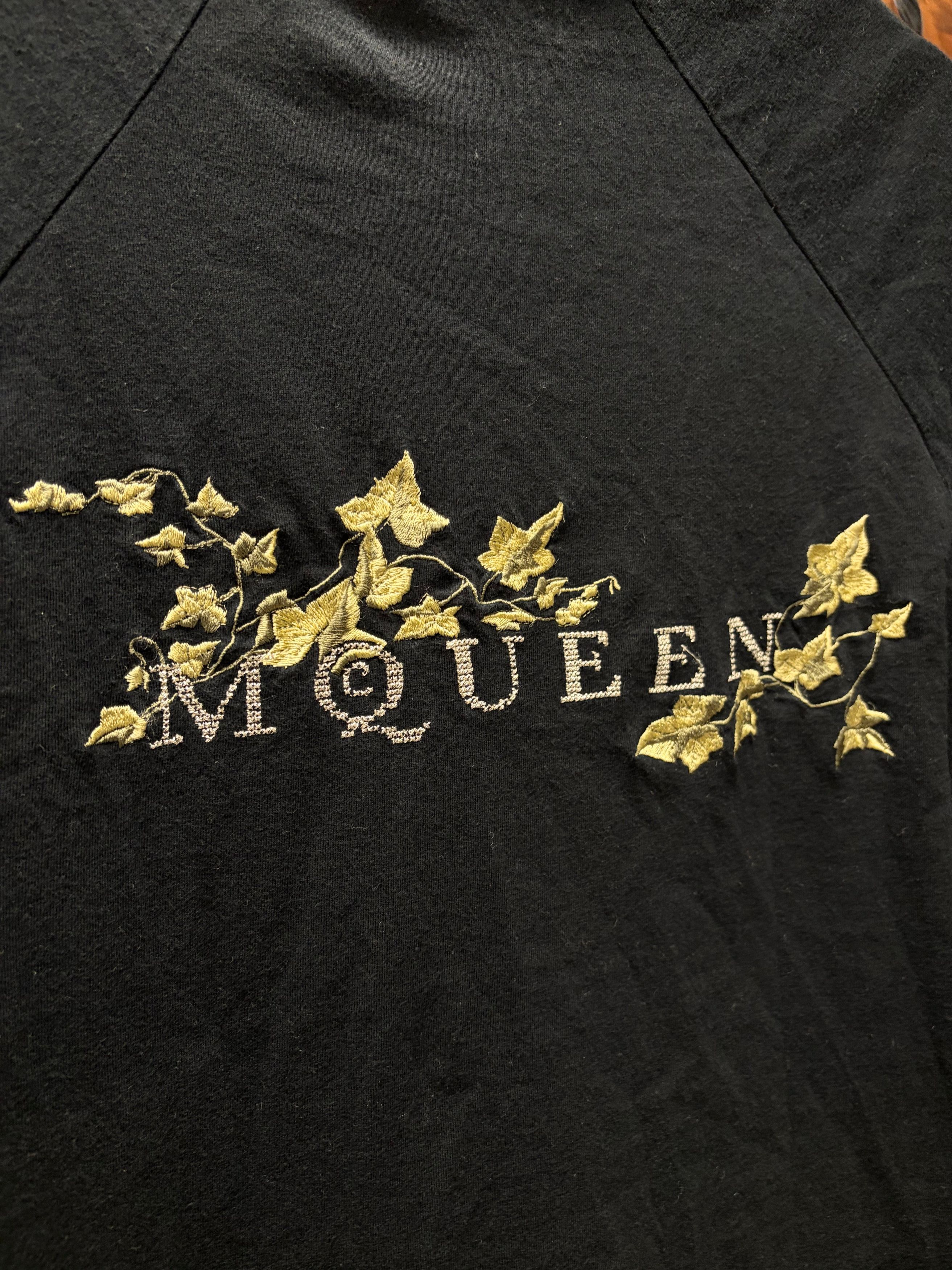 Alexander McQueen 90s Alexander McQueen Cross Embroidered ‘Garden Logo’ Black T-Shirt Size US S / EU 44-46 / 1 - 2 Thumbnail