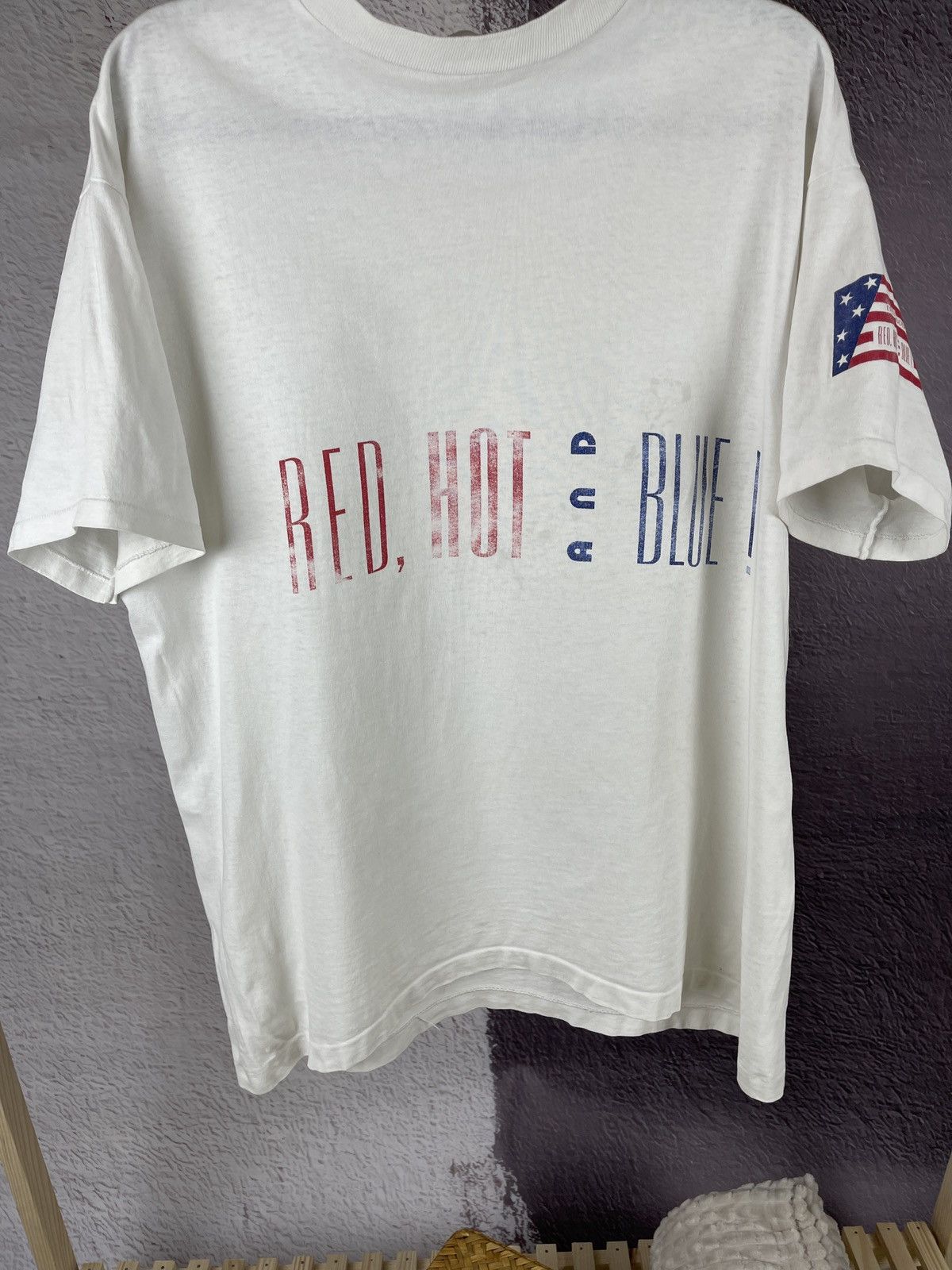 Japanese Brand 90’s Estée Lauder “Red Hot and Blue!” Tee shirt used Size US L / EU 52-54 / 3 - 5 Thumbnail
