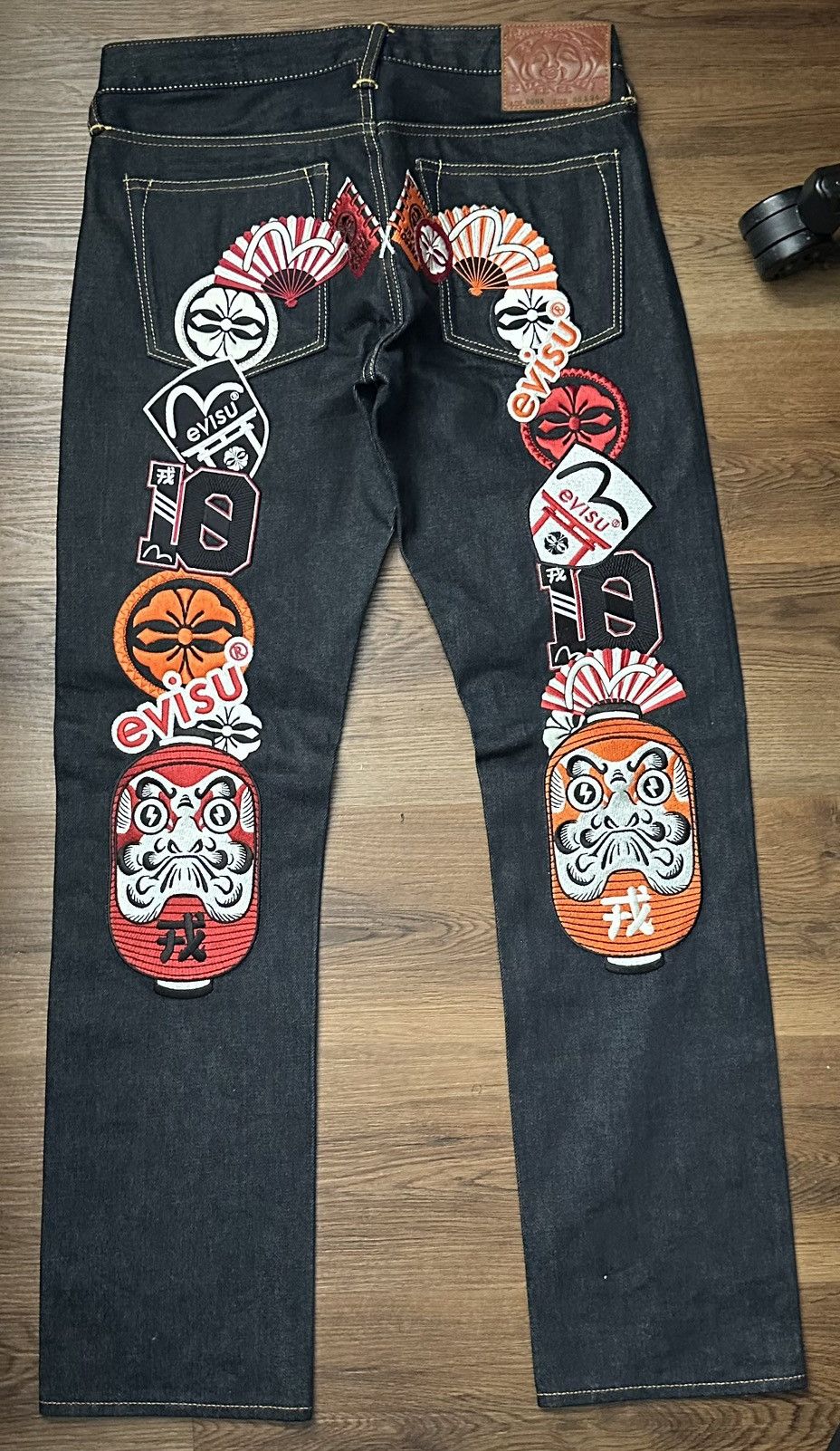 Evisu Evisu “Multi-badge Daicock Embroidery” Jeans Size US 30 / EU 46 - 1 Thumbnail
