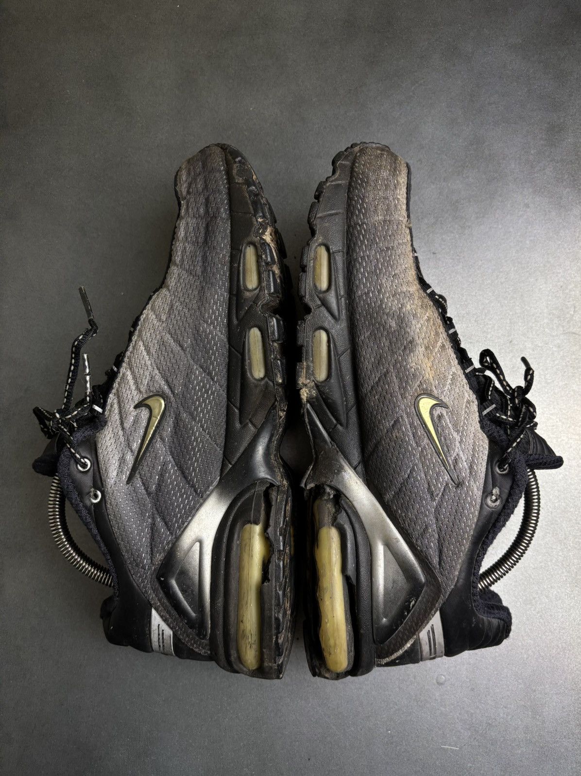 Nike × Vintage 2000 Nike Air Max Tailwind V Vintage Nike Sneakers 604190 9 Size US 9 / EU 42 - 14 Thumbnail