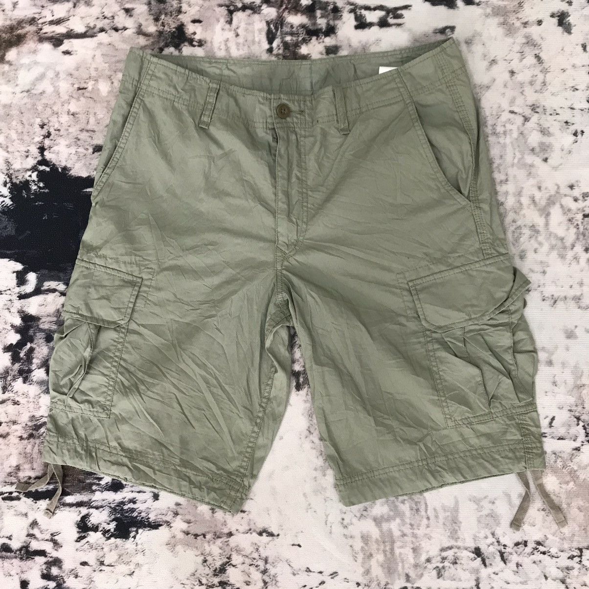 Japanese Brand × Uniqlo Uniqlo Cargo Short Pants Size US 34 / EU 50 - 1 Thumbnail