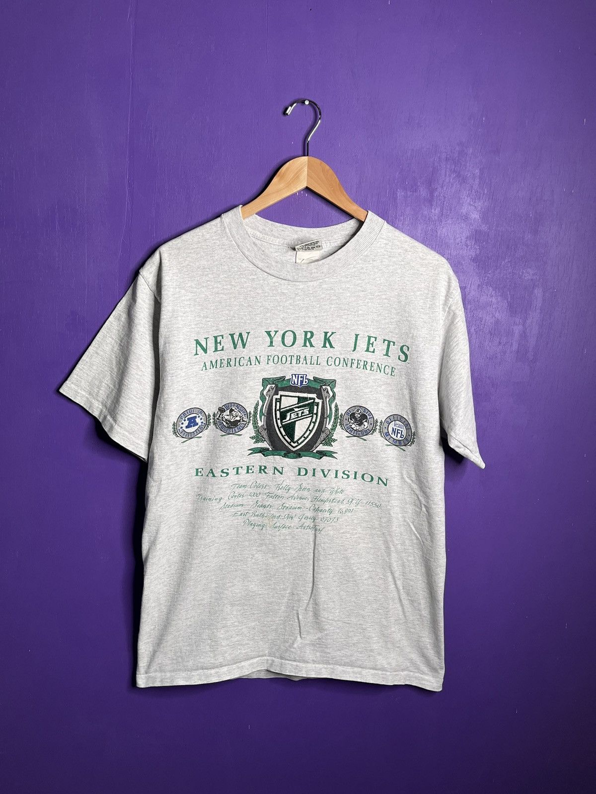 NFL × Nutmeg × Vintage Vintage 90s Nutmeg New York jets patch logo t-shirt Size US L / EU 52-54 / 3 - 1 Thumbnail