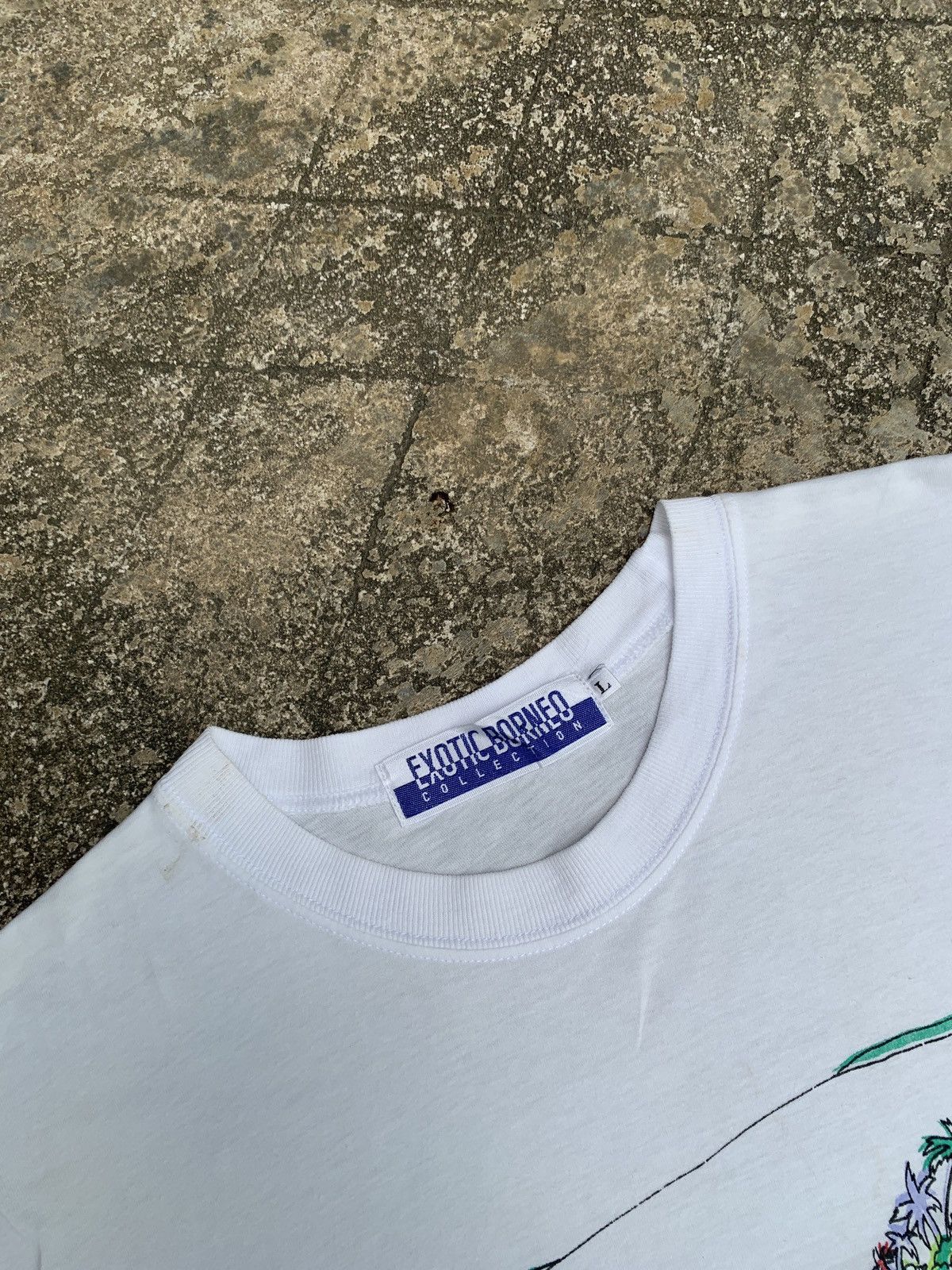 Vintage 2000s Exotic Borneo Sabah Malaysia Art Graphic White Tee Size US L / EU 52-54 / 3 - 5 Thumbnail
