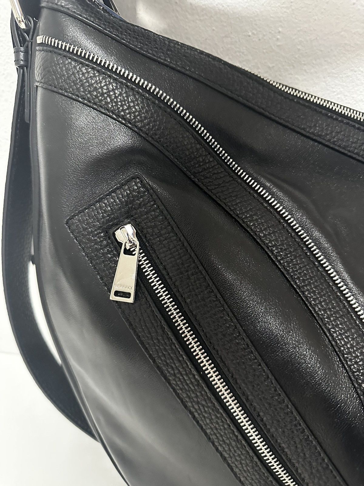 Versace Versace Hobo Repeat XL Shouder Bag Size ONE SIZE - 4 Thumbnail